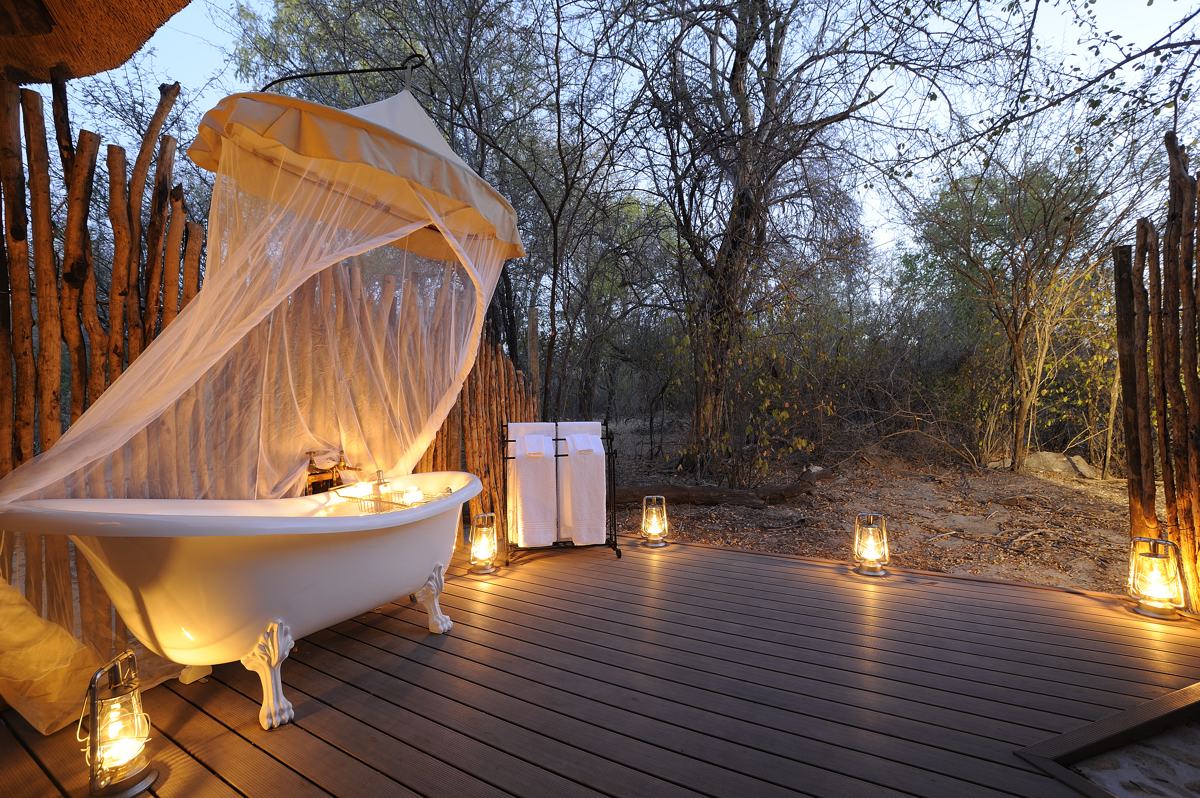 Onguma Etosha Aoba Lodge: Freiluftbad im Honeymoon Bungalow