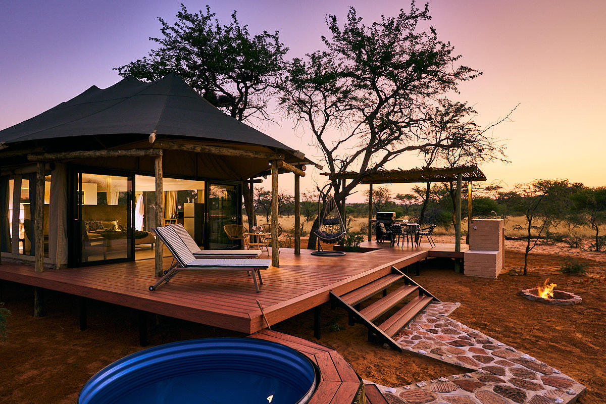 Otjimbondona Kalahari Lodge: Die Veranda mit Plunge Pool im Swallows Nest Otjimbondona Kalahari Lodge: Die Veranda mit Plunge Pool im Swallows Nest
