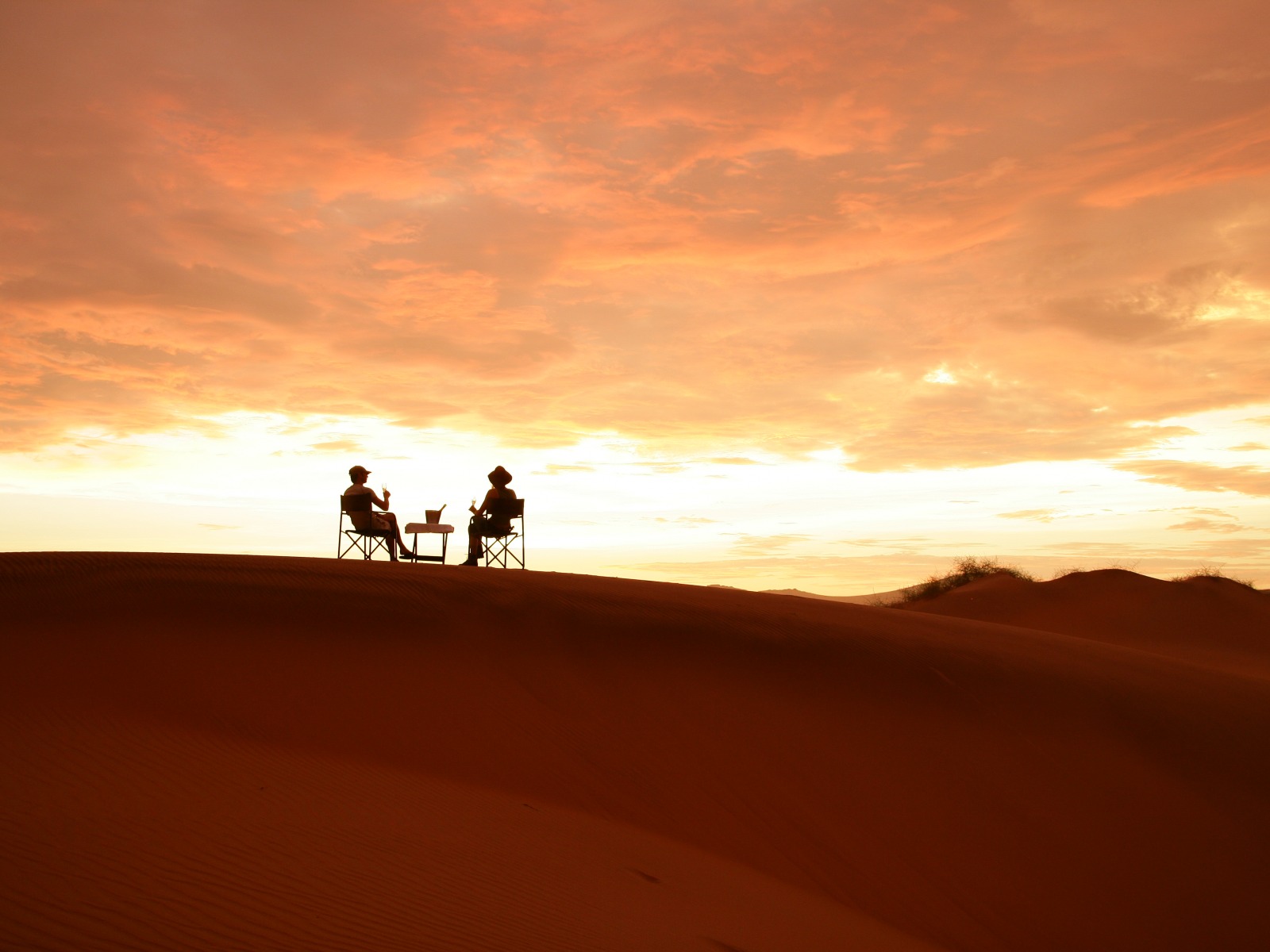 Bootsausflug, Dünen, Hartmann Valley, Hartmann-Tal, Kunene, Kunene River, Namib Desert, Namib-Wüste, Himmel, Snacks, Sonnenuntergang, Sundowner, Marienfluss, Otinjange River, Ovahimba, Serra Cafema, Serra Cafema Camp, Serra Cafema Lodge