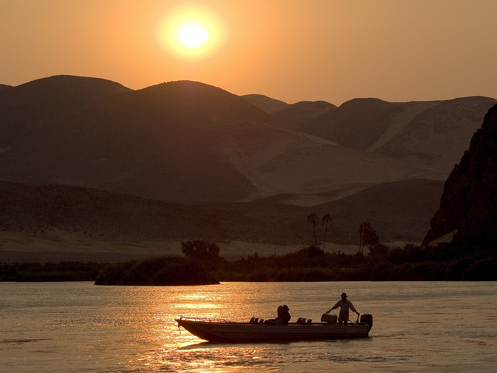 Bootsausflug, Dünen, Hartmann Valley, Hartmann-Tal, Kunene, Kunene River, Namib Desert, Namib-Wüste, Motorboot, Sonnenuntergang, Marienfluss, Otinjange River, Ovahimba, Serra Cafema, Serra Cafema Camp, Serra Cafema Lodge