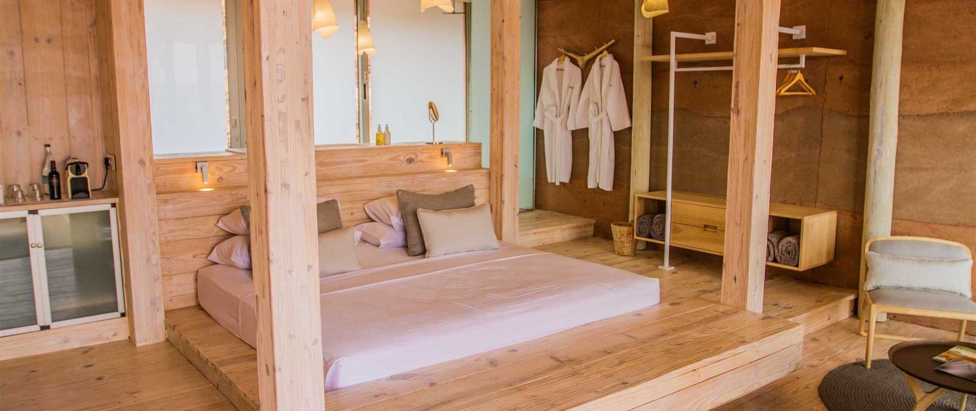 Namibia Exclusive, Sorris Sorris Lodge, Doppelbett, Gästechalet, Afrikarma, Afrikarma Safaris, Afrikarma Safaris - Wildnis. Hautnah., Afrikarma.de