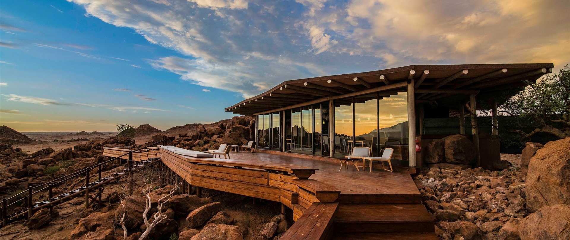 Namibia Exclusive, Sorris Sorris Lodge, Glasfront, Hauptgebäude, Afrikarma, Afrikarma Safaris, Afrikarma Safaris - Wildnis. Hautnah., Afrikarma.de, Afrikarma, Afrikarma Safaris, Afrikarma Safaris - Wildnis. Hautnah., Afrikarma.de