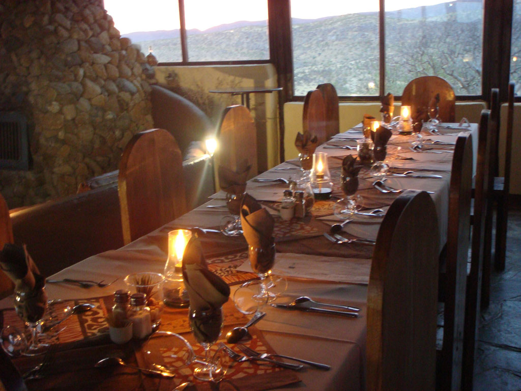 Ugab Terrace Lodge, Abendessen, Dinner, Restaurant, Afrikarma, Afrikarma Safaris, Afrikarma Safaris - Wildnis. Hautnah., Afrikarma.de