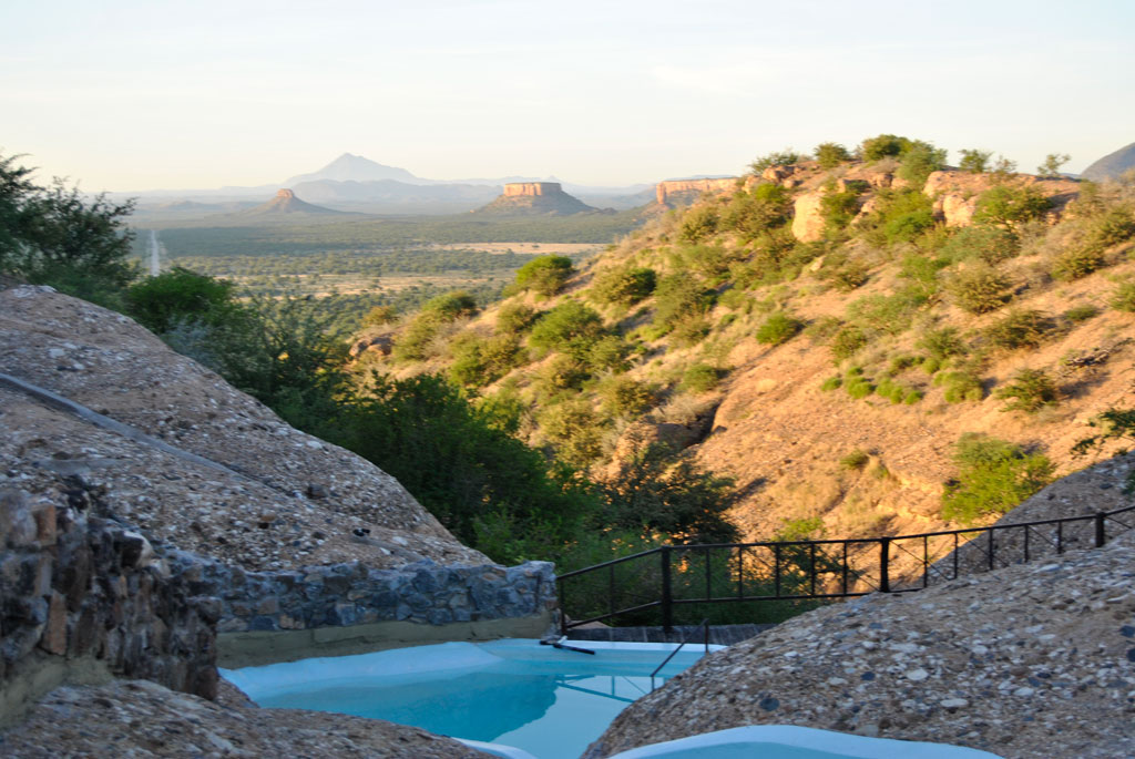 Ugab Terrace Lodge, Felsenpool, Landschaft, Swimming Pool, Tafelberge, Afrikarma, Afrikarma Safaris, Afrikarma Safaris - Wildnis. Hautnah., Afrikarma.de