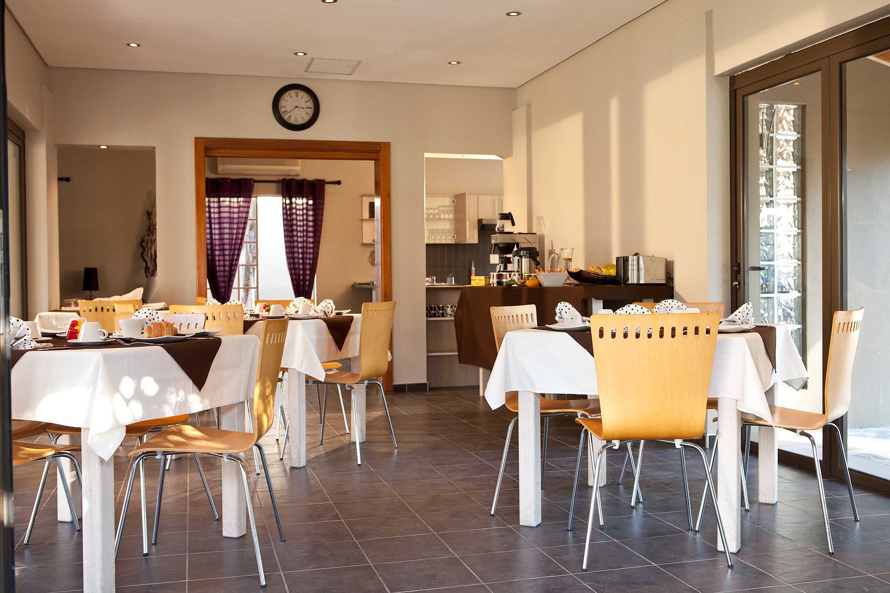 Klein Windhoek, Villa Violet, Windhoek, Frühstück, Frühstückssaal, Gästehaus, Pension, Afrikarma, Afrikarma Safaris, Afrikarma Safaris - Wildnis. Hautnah., Afrikarma.de