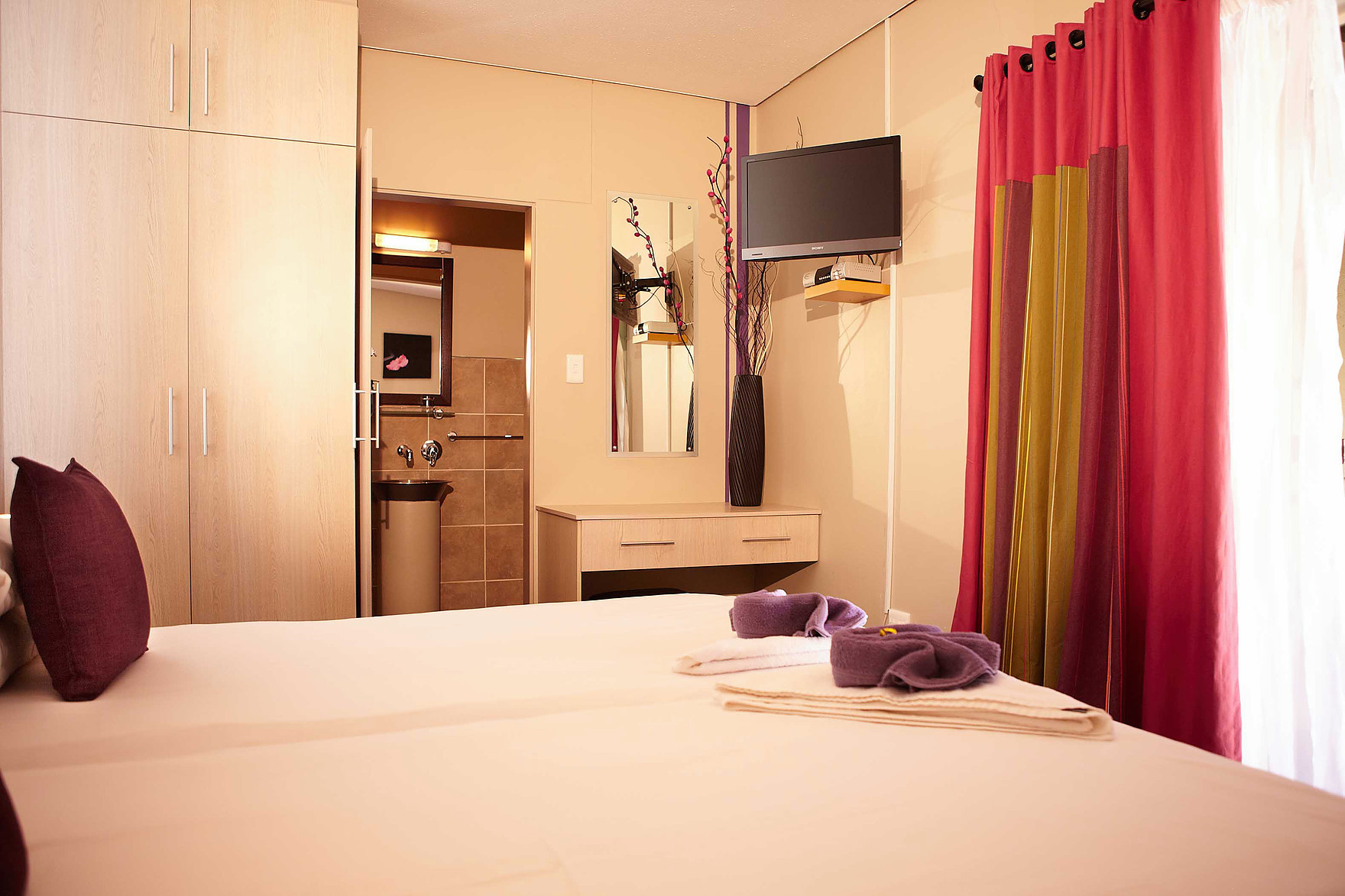 Villa Violet: Blick zum Bad im Zimmer 3