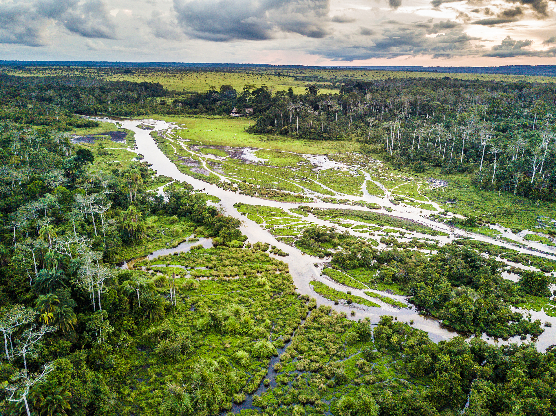 Kongo, Lango Camp, Odzala, Odzala Discovery Camps, Odzala Nationalpark, Außenansicht, Lagune, Landschaft, Luftbild, Afrikarma, Afrikarma Safaris, Afrikarma Safaris - Wildnis. Hautnah., afrikarma.de