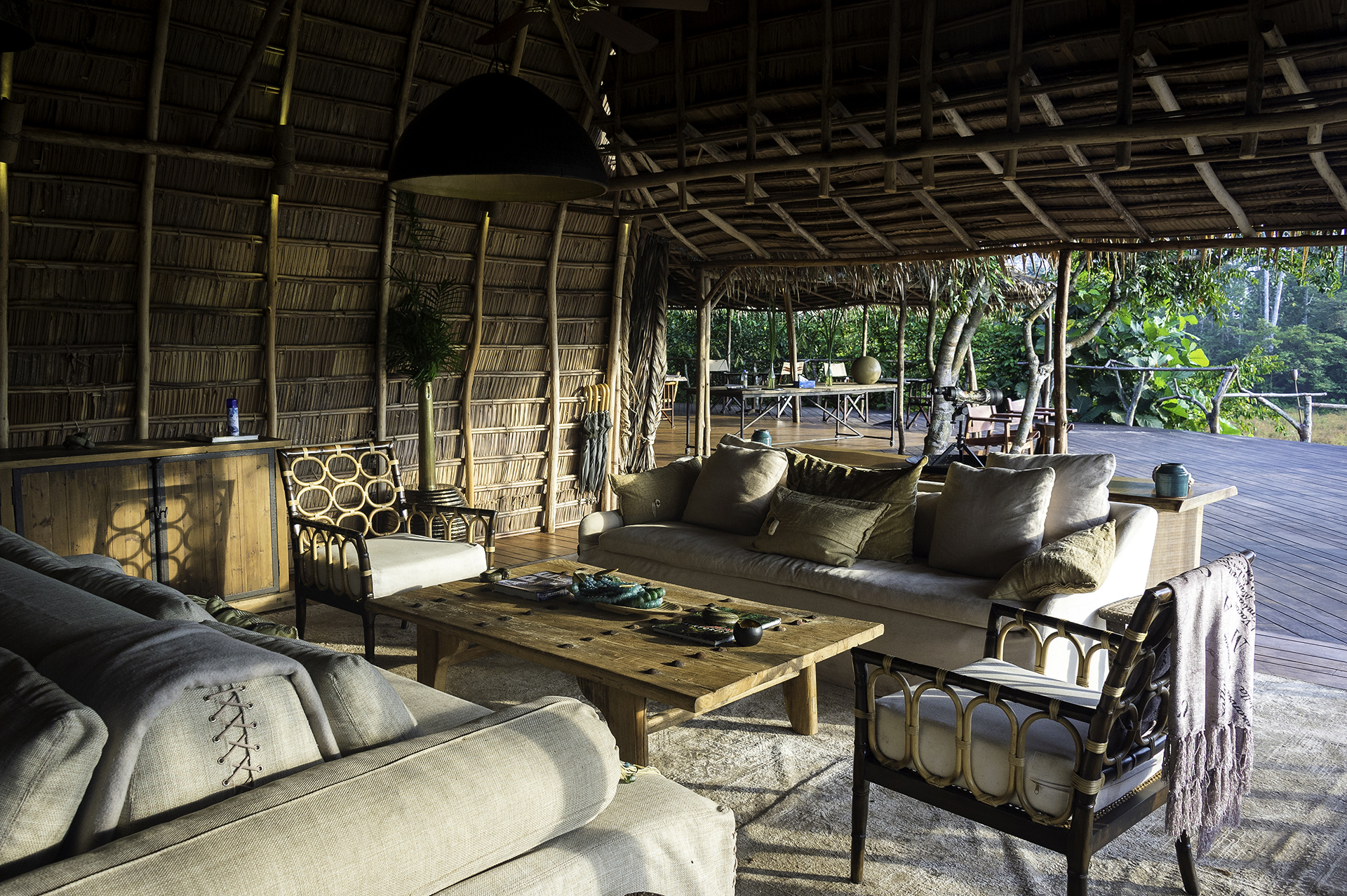 Kongo, Lango Camp, Odzala, Odzala Discovery Camps, Odzala Nationalpark, Hauptlodge, innenansicht, Lounge, Afrikarma, Afrikarma Safaris, Afrikarma Safaris - Wildnis. Hautnah., afrikarma.de