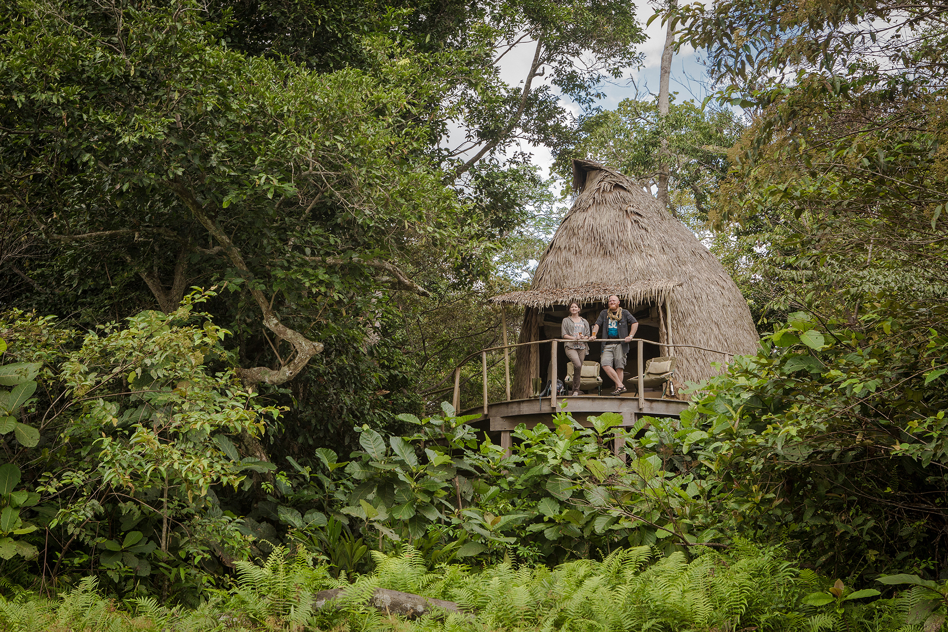 Lango Camp: Ein Baumhaus von Außen Lango Camp: Ein Baumhaus von Außen