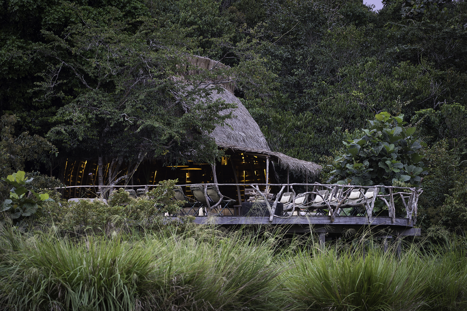 Lango Camp: Die Hauptlodge mit Viewing Deck