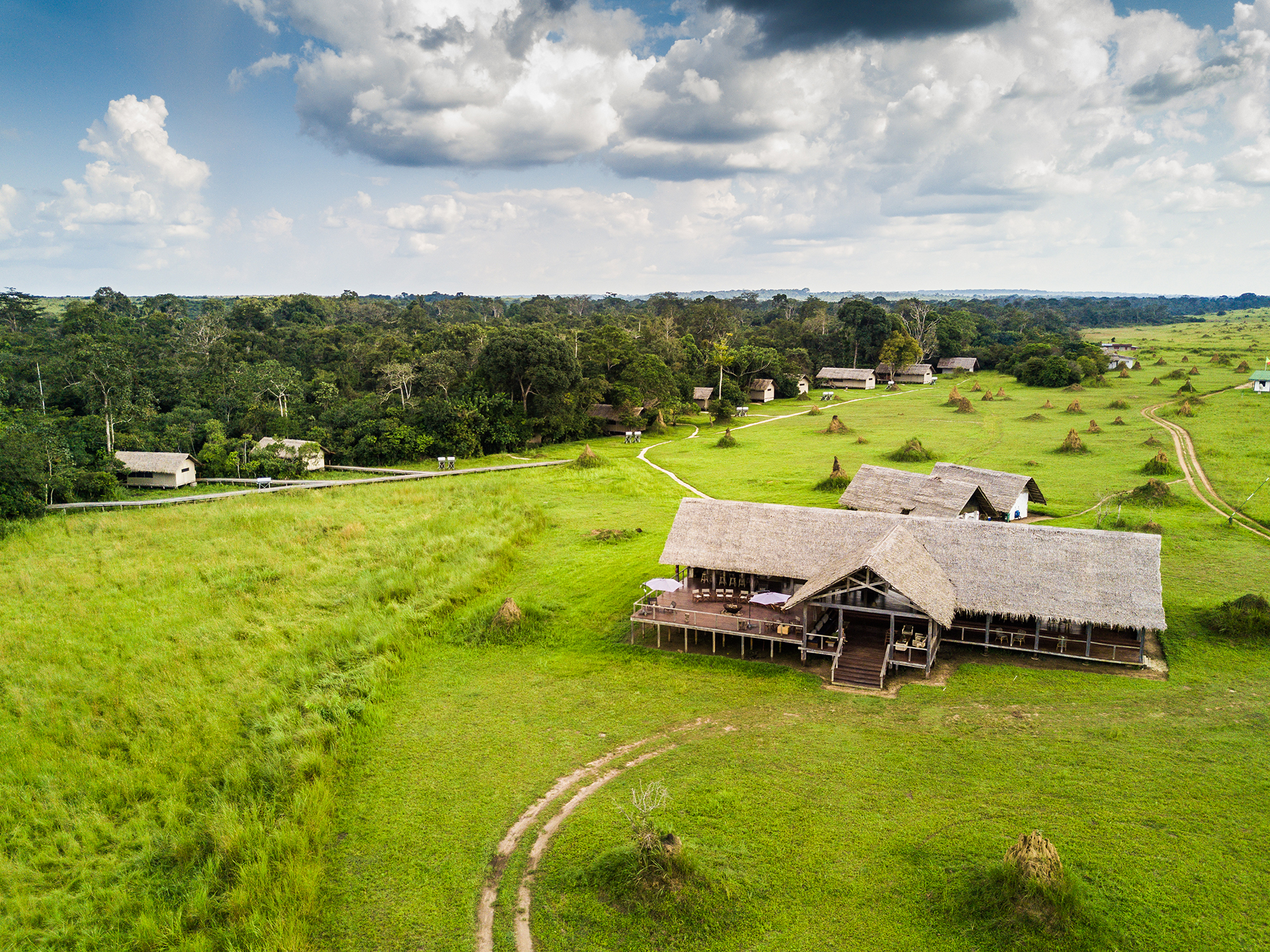 Odzala, Kongo, Mboko, Mboko Camp, Odzala Discovery Camps, Odzala Nationalpark, Safari, Zentrale Einrichtung, Außenansicht, Camp, Hauptlodge, Landschaft, Afrikarma, Afrikarma Safaris, Afrikarma Safaris - Wildnis. Hautnah., afrikarma.de