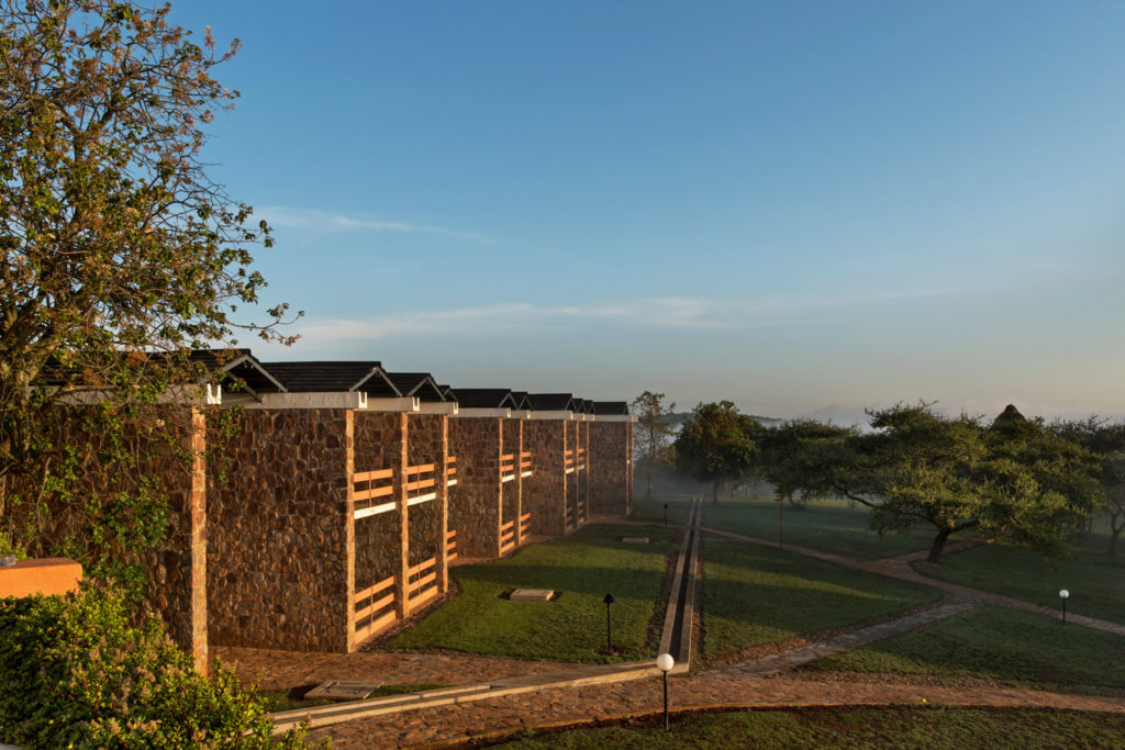 Akagera Game Lodge: Zimmerblock im Garten Akagera Game Lodge, Akagera National Park, Big Five, Lake Ihema, Anlage, Garten, Zimmerblock, Afrikarma, Afrikarma Safaris, Afrikarma Safaris. Wildnis. Hautnah., Afrikarma.de