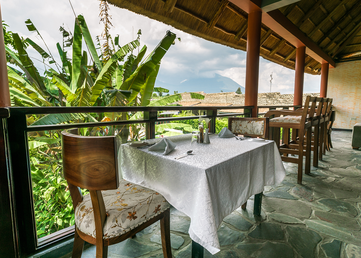 Five Volcanoes Boutique Hotel, Gorilla Tracking, Volcanoes National Park, Garten, Restaurant, Terrasse, Afrikarma, Afrikarma Safaris, Afrikarma Safaris. Wildnis. Hautnah., Afrikarma.de