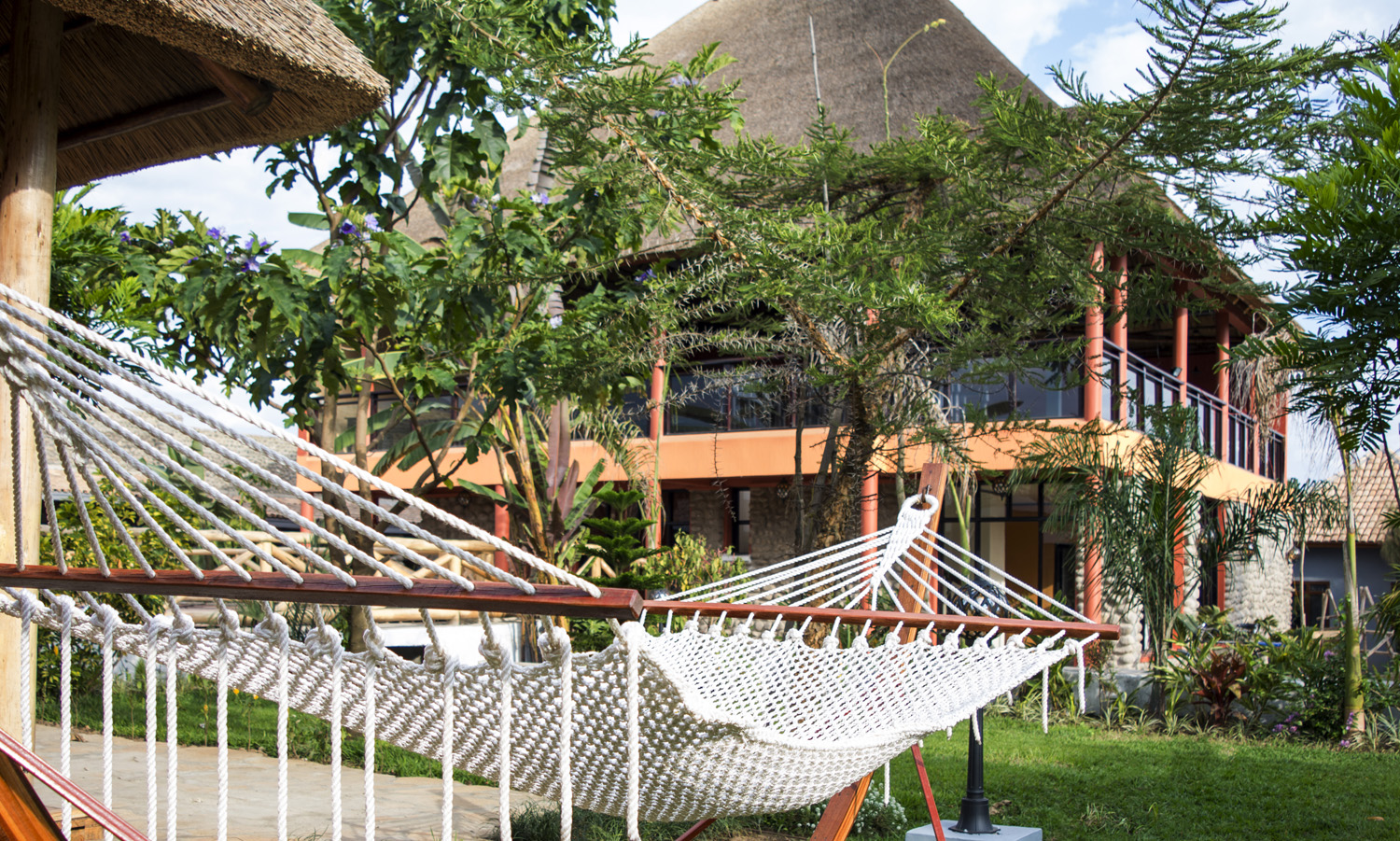 Five Volcanoes Boutique Hotel, Gorilla Tracking, Volcanoes National Park, Hängematte, Hauptgebäude, Afrikarma, Afrikarma Safaris, Afrikarma Safaris. Wildnis. Hautnah., Afrikarma.de