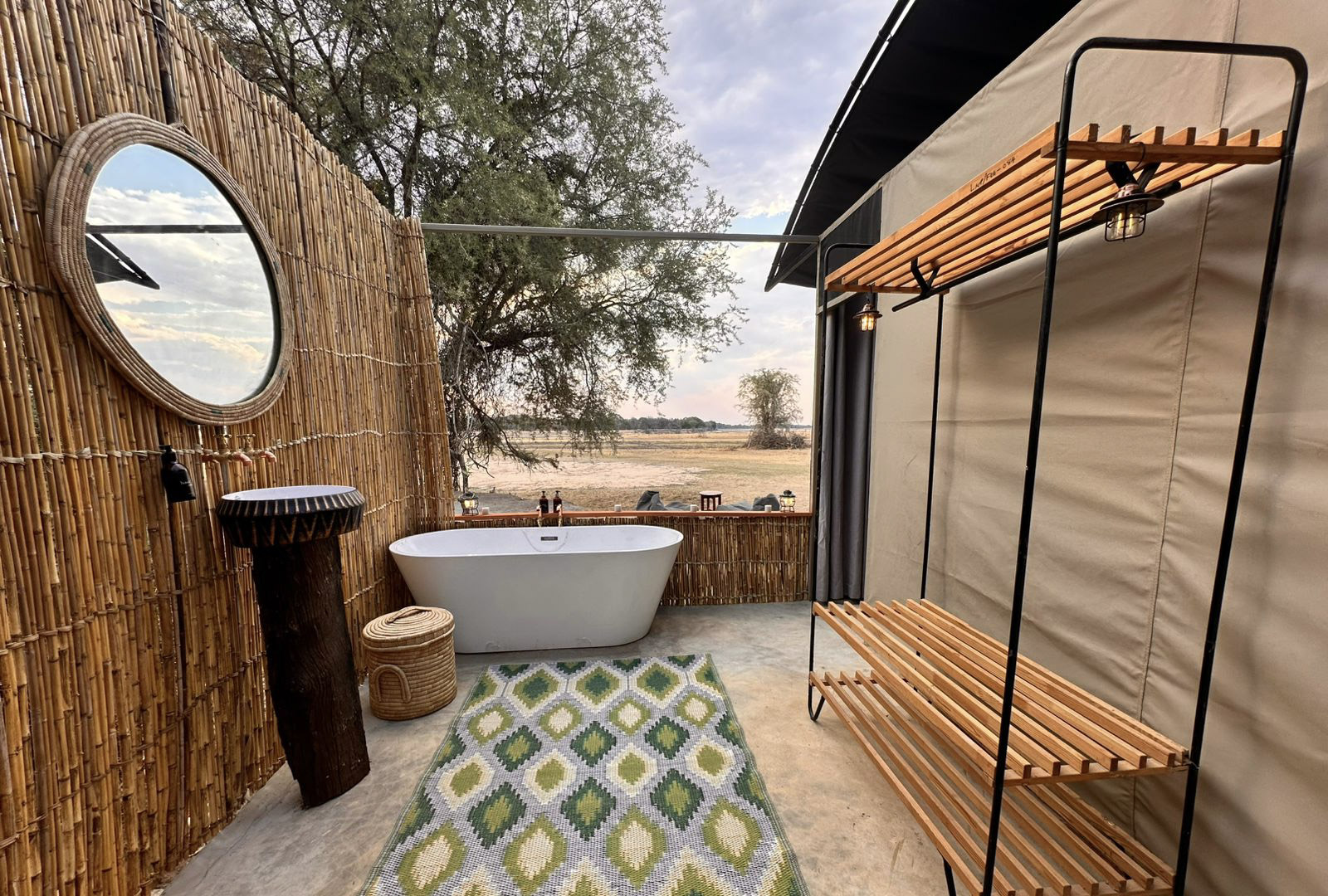 Luambe Horizons Camp: Das offen gestaltete Badezimmer