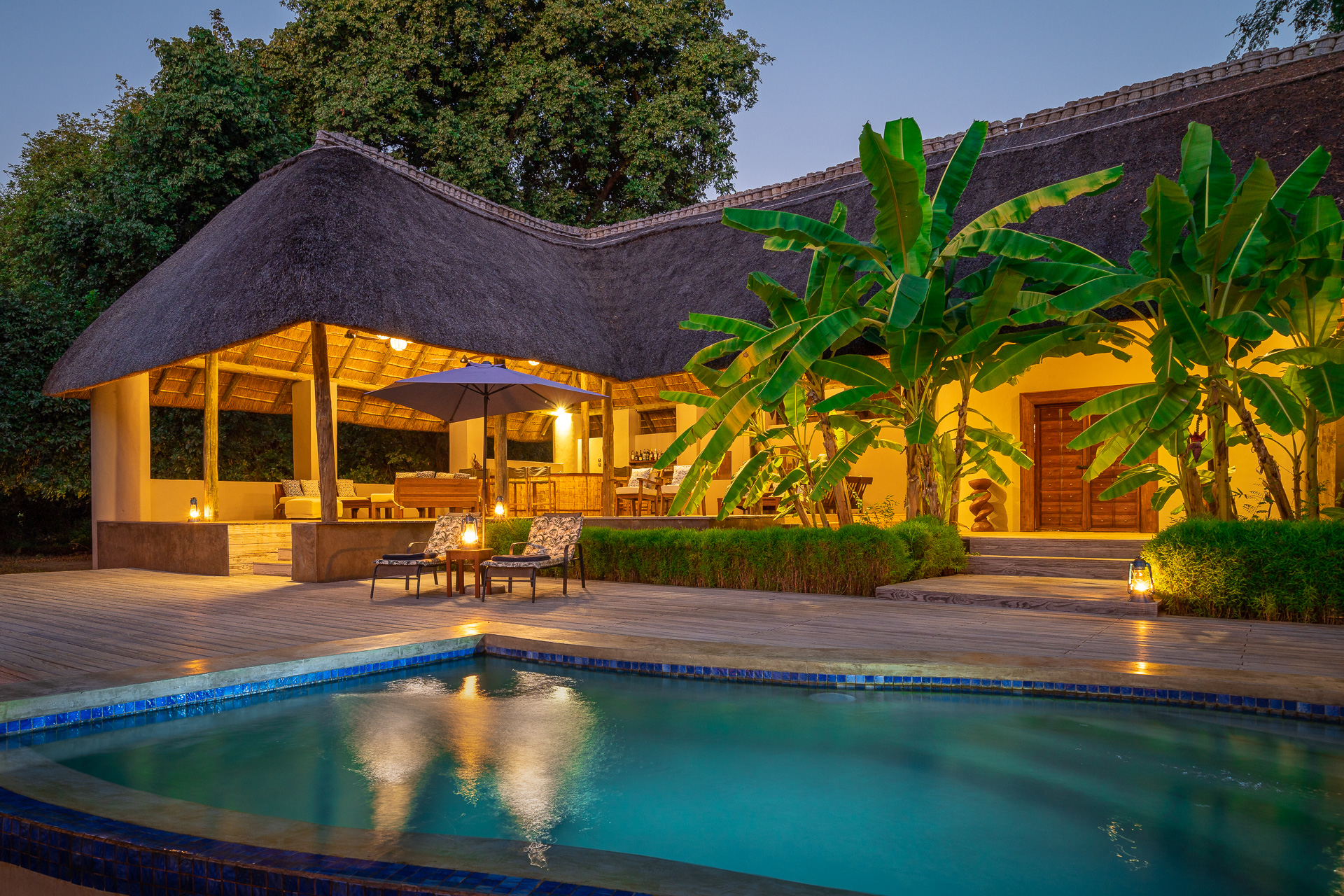 Luangwa River Camp: Pool am Abend