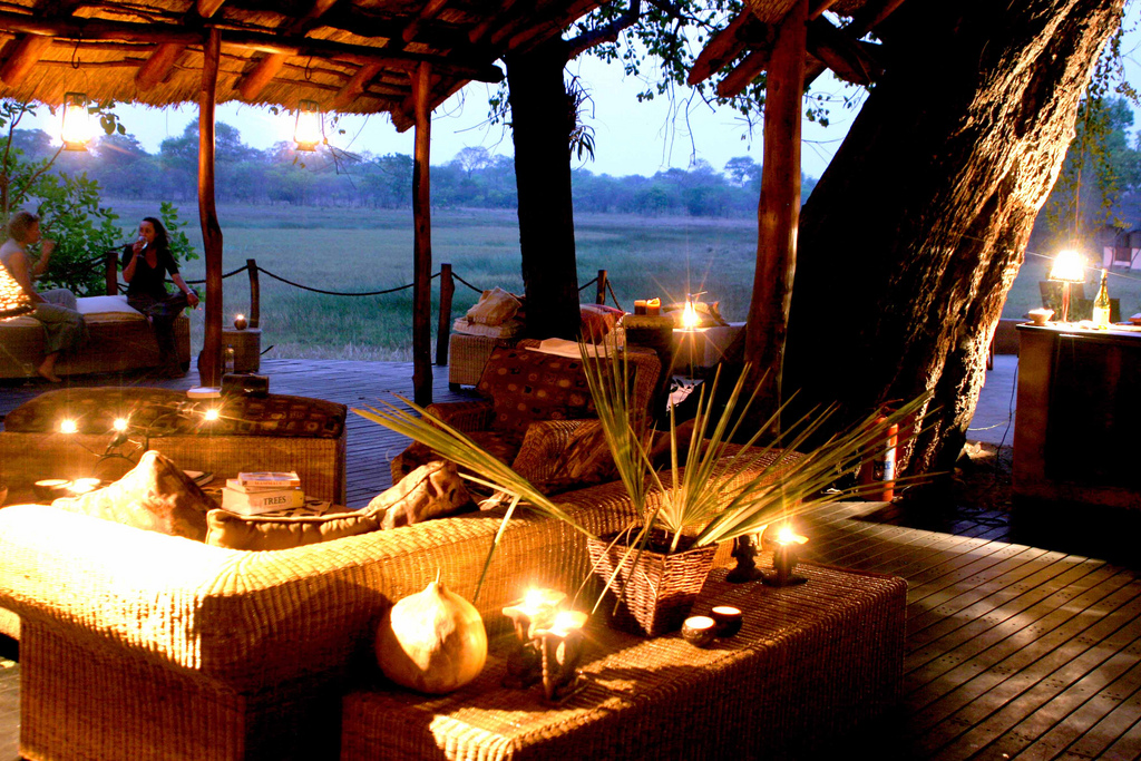 Drainage channel, Kafue National Park, Kanyele River, Kasha River, Kaunga River, Nanzhila Plains Safari Camp, Nkala River, Hauptgebäude, Korbmöbel, Lounge, Sessel, Afrikarma, Afrikarma Safaris, Afrikarma Safaris - Wildnis. Hautnah., Afrikarma.de