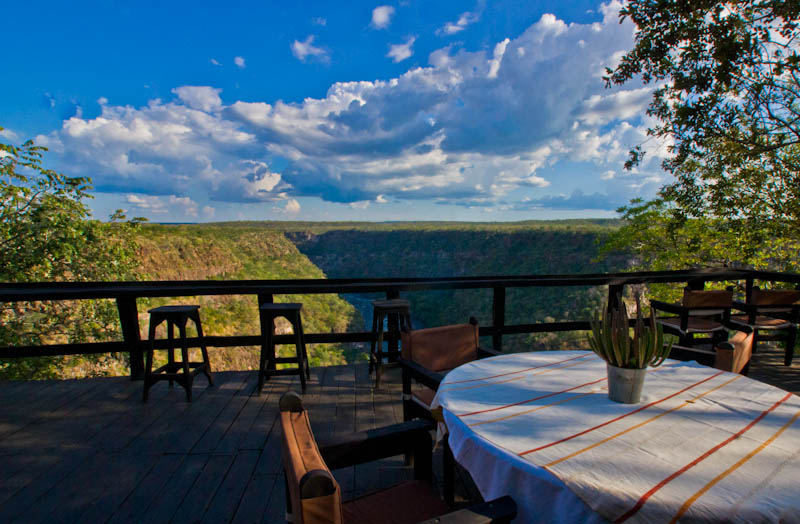 Batoka Gorge, Bush Zen, Taita Falcon Lodge, Augur Buzzard, Greifvögel, Rapid 17, Taita Falcon, Vereaux Eagle, Blick, Deck, Landschaft, Panorama, Afrikarma, Afrikarma Safaris, Afrikarma Safaris - Wildnis. Hautnah., Afrikarma.de