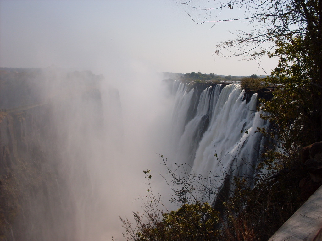 Batoka Gorge, Bush Zen, Taita Falcon Lodge, Augur Buzzard, Greifvögel, Rapid 17, Taita Falcon, Vereaux Eagle, Viktoriafälle, Afrikarma, Afrikarma Safaris, Afrikarma Safaris - Wildnis. Hautnah., Afrikarma.de