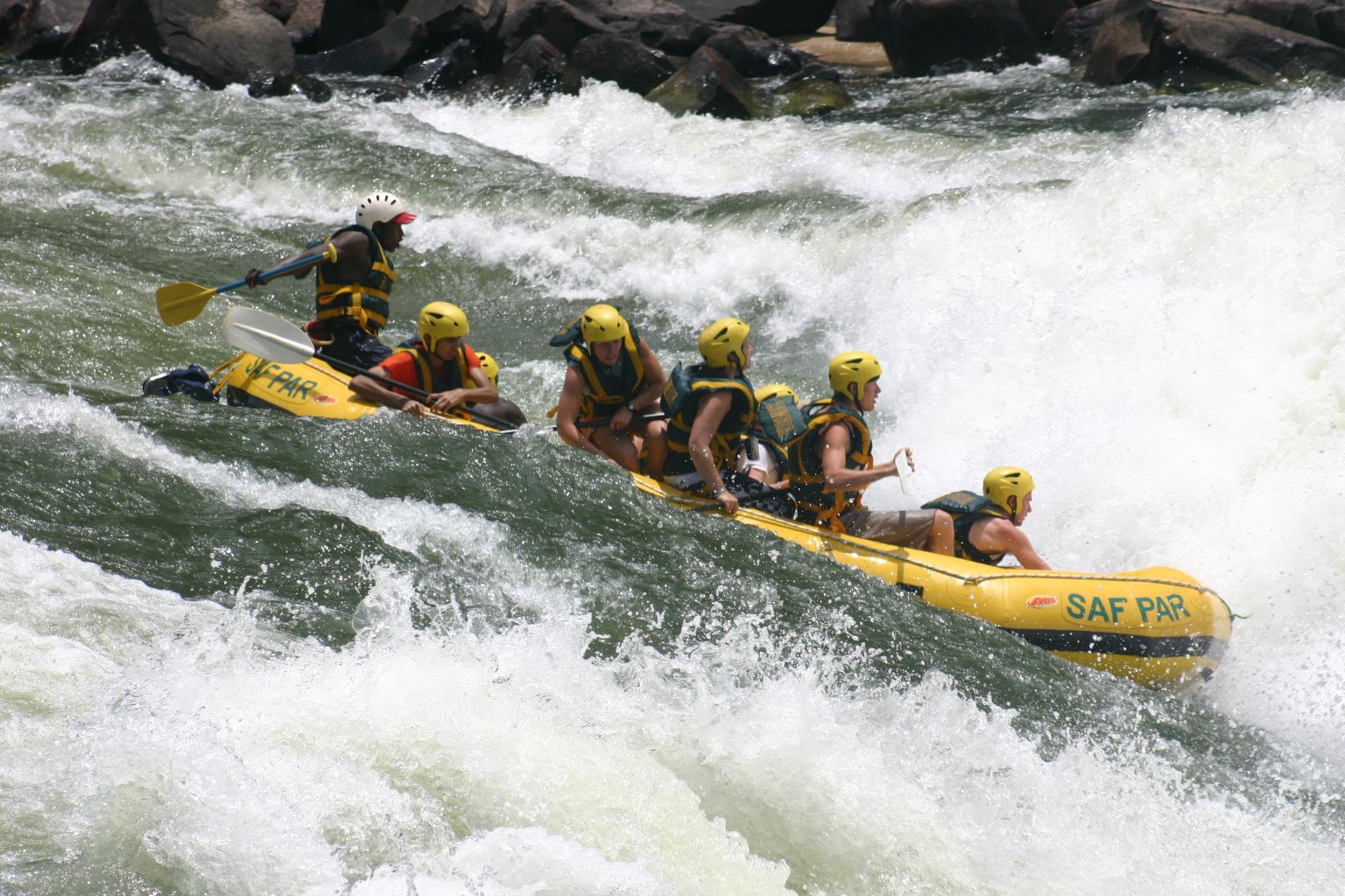 Batoka Gorge, Bush Zen, Taita Falcon Lodge, Augur Buzzard, Greifvögel, Rapid 17, Taita Falcon, Vereaux Eagle, Aktivitäten, White Water Rafting, Afrikarma, Afrikarma Safaris, Afrikarma Safaris - Wildnis. Hautnah., Afrikarma.de