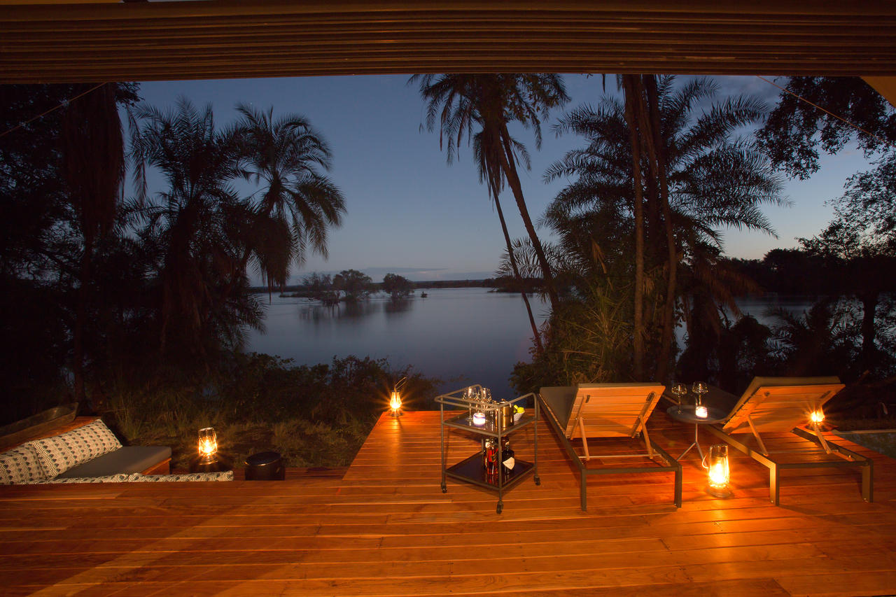African Bush Camps, Afrikarma Safaris, Afrikarma Safaris - Wildnis. Hautnah., afrikarma.de, Mosi-Oa-Tunya National Park, Sambia, Thorntree, Thorntree River Lodge, Victoria Falls, Zambezi River, Abendstimmung, Liegestuhl, Plunge Pool, Private Veranda, Afrikarma