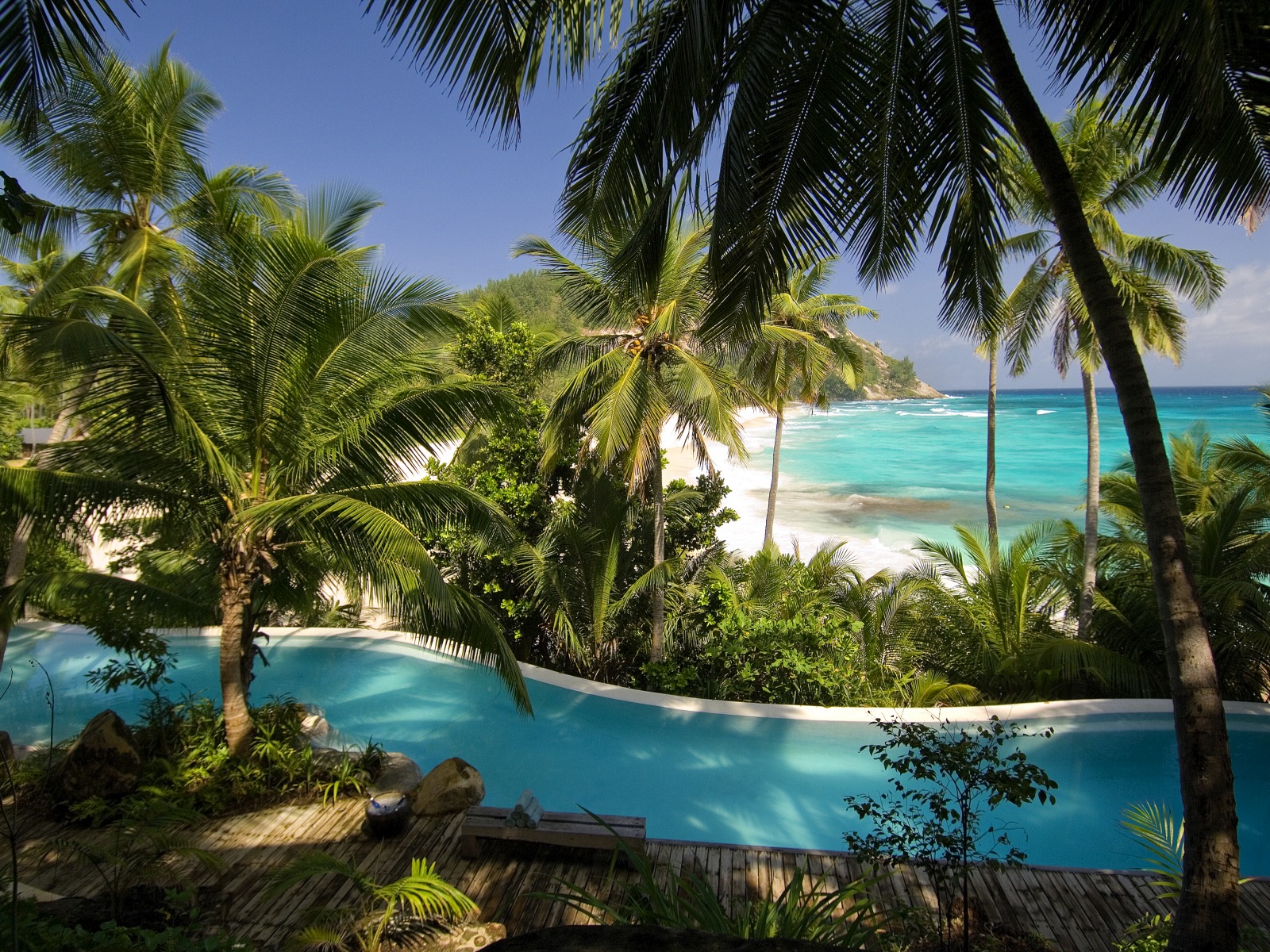 North Island: Pool und Meer