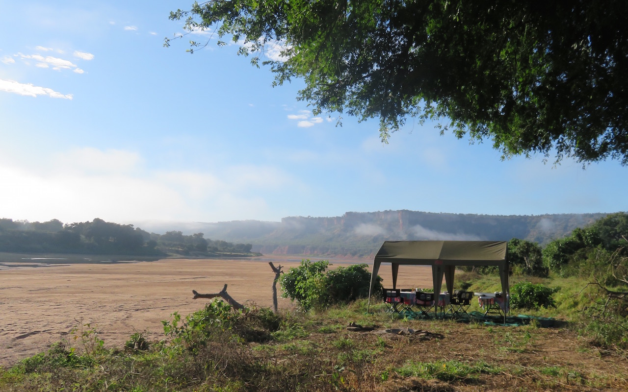 Chilo Ivory Trail Adventure: Director's Campsite Camping, Chilo Gorge Safari Lodge, Chilo Ivory Trail Adventure, Gonarezhou, Mobile Safari, Wildnis, Director's Campsite, Runde River, afrikarma, Afrikarma Safaris, Afrikarma Safaris - Wildnis. Hautnah., afrikarma.de