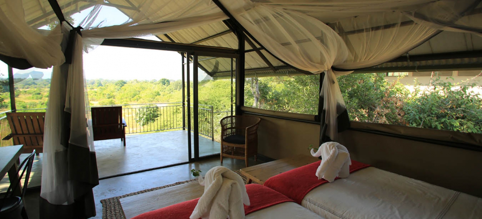 Afrikarma, Afrikarma Safaris, Afrikarma Safaris. Wildnis. Hautnah., Afrikarma.de, Kavinga Safari Camp, Mana Pools National Park, Moskitonetz, Veranda