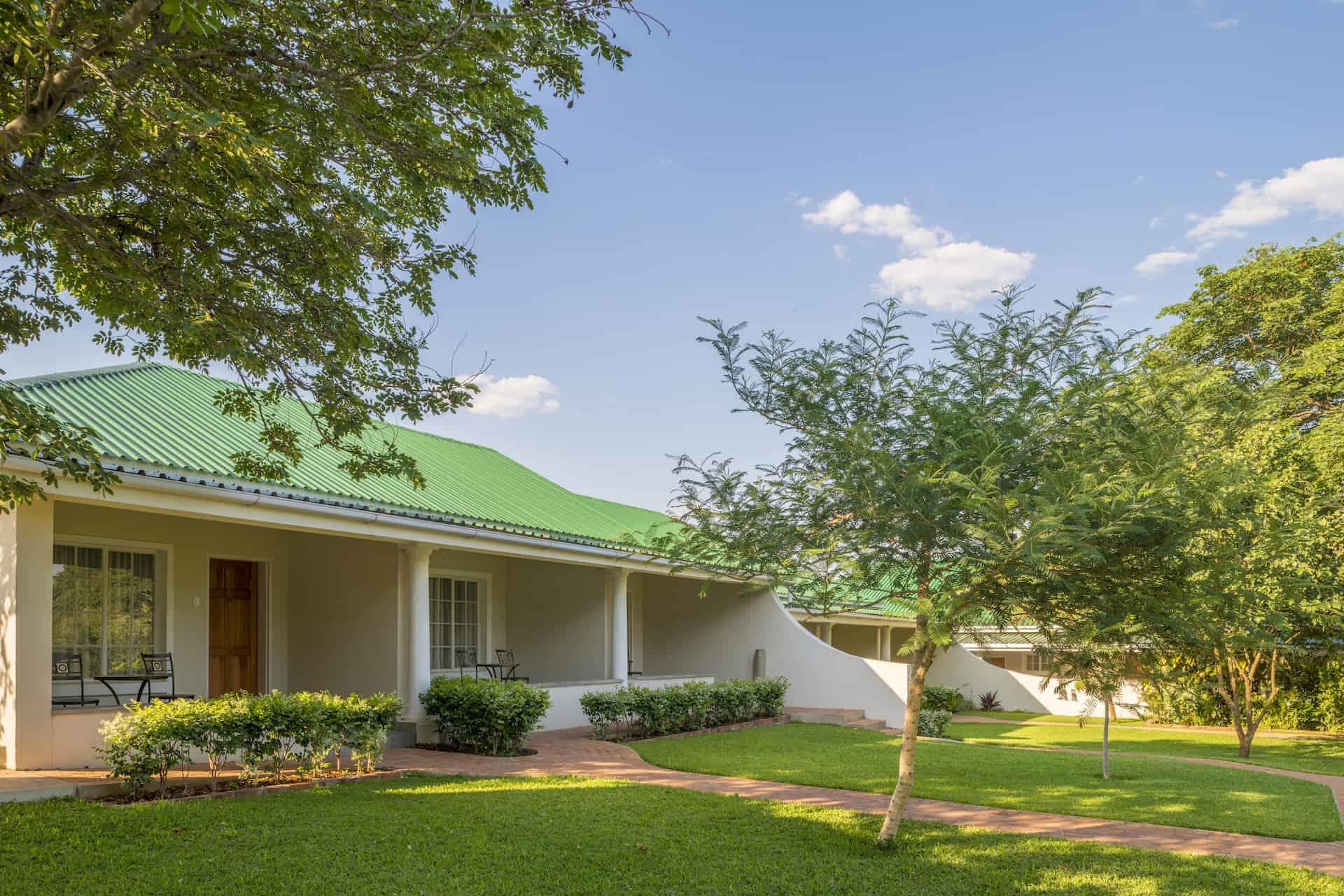 Batonka Guest Lodge: Pool View Room Ansicht