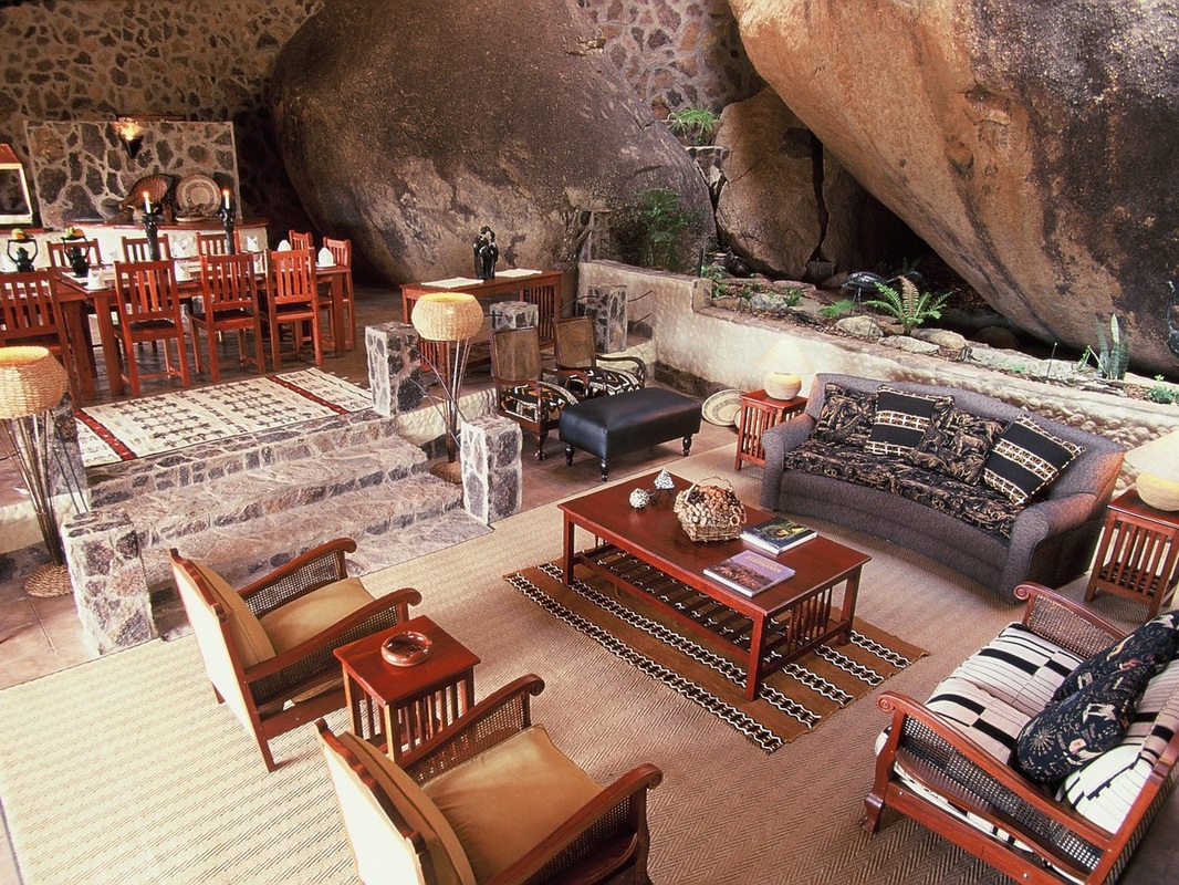 Big Cave Camp, Big Cave Lodge, Big Cave Wilderness, Bulawayo, Caron und David Waddy, Caron Waddy, David Waddy, Game Drive, Granit, Granitfelsen, Matobo, Matobo Gebirge, Matobo National Park, Nashorn, Simbabwe, UNESCO, Waddy, Whovi Game Park, Zimbabwe, Komfort, Lounge, Service, afrikarma, afrikarma.de
