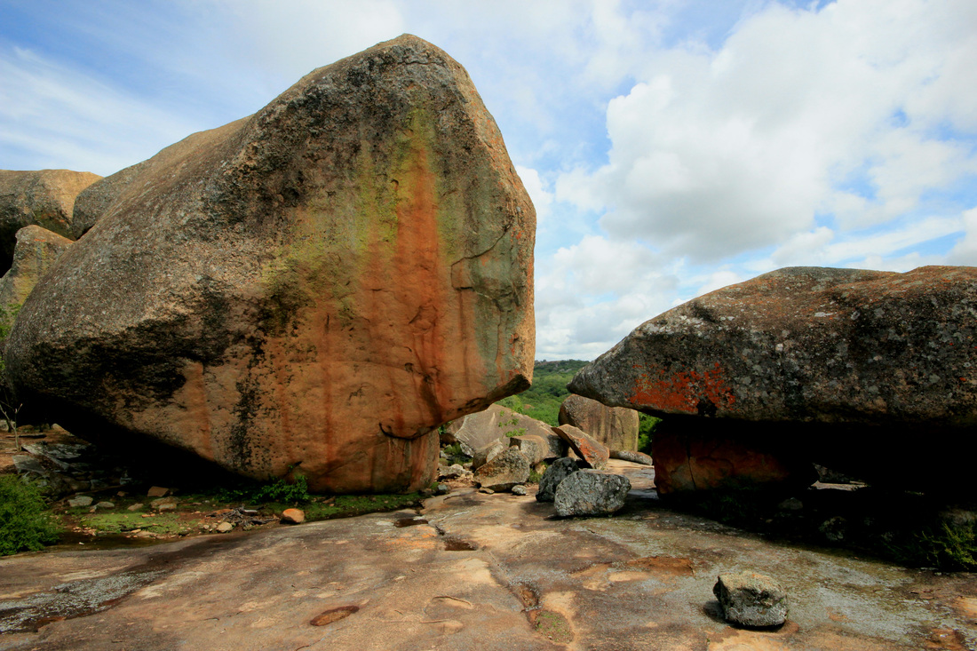 Big Cave Camp, Big Cave Lodge, Big Cave Wilderness, Bulawayo, Caron und David Waddy, Caron Waddy, David Waddy, Game Drive, Granit, Granitfelsen, Matobo, Matobo Gebirge, Matobo National Park, Nashorn, Simbabwe, UNESCO, Waddy, Whovi Game Park, Zimbabwe, Natur, Umwelt, afrikarma, afrikarma.de