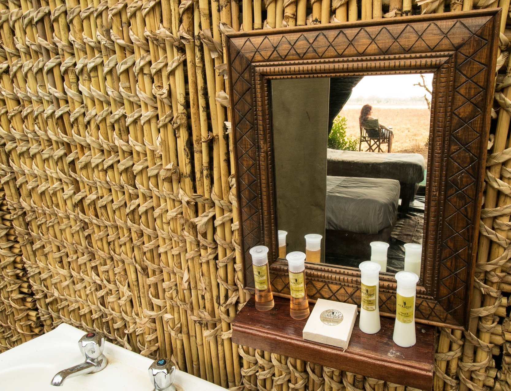 Chilo Mahove Tented Camp: Waschtisch