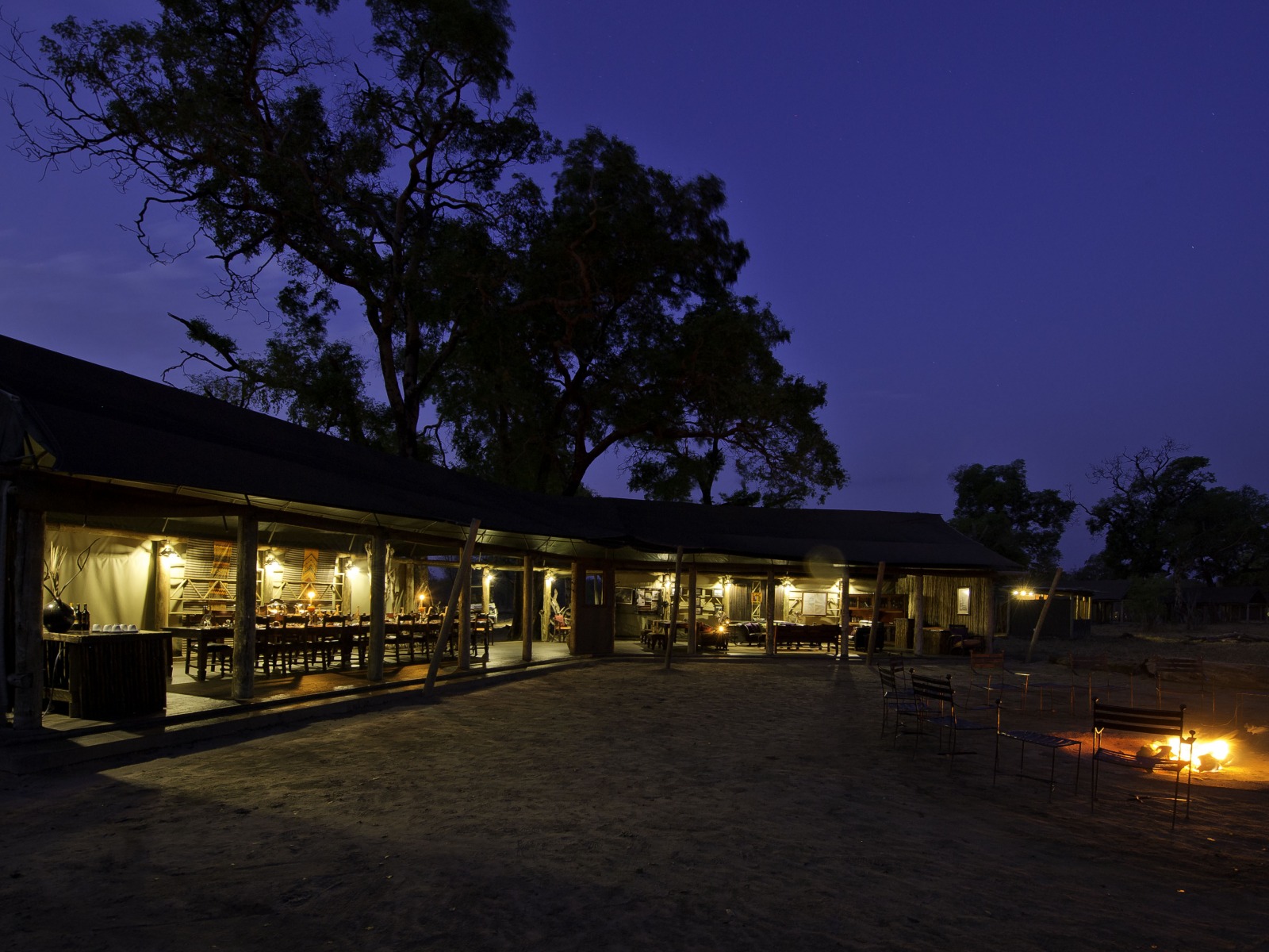 Davison's Camp, Elefanten, Elefantenpopulation, Hwange National Park, Hauptgebäude, Lounge, Speisesaal, Wilderness Safaris