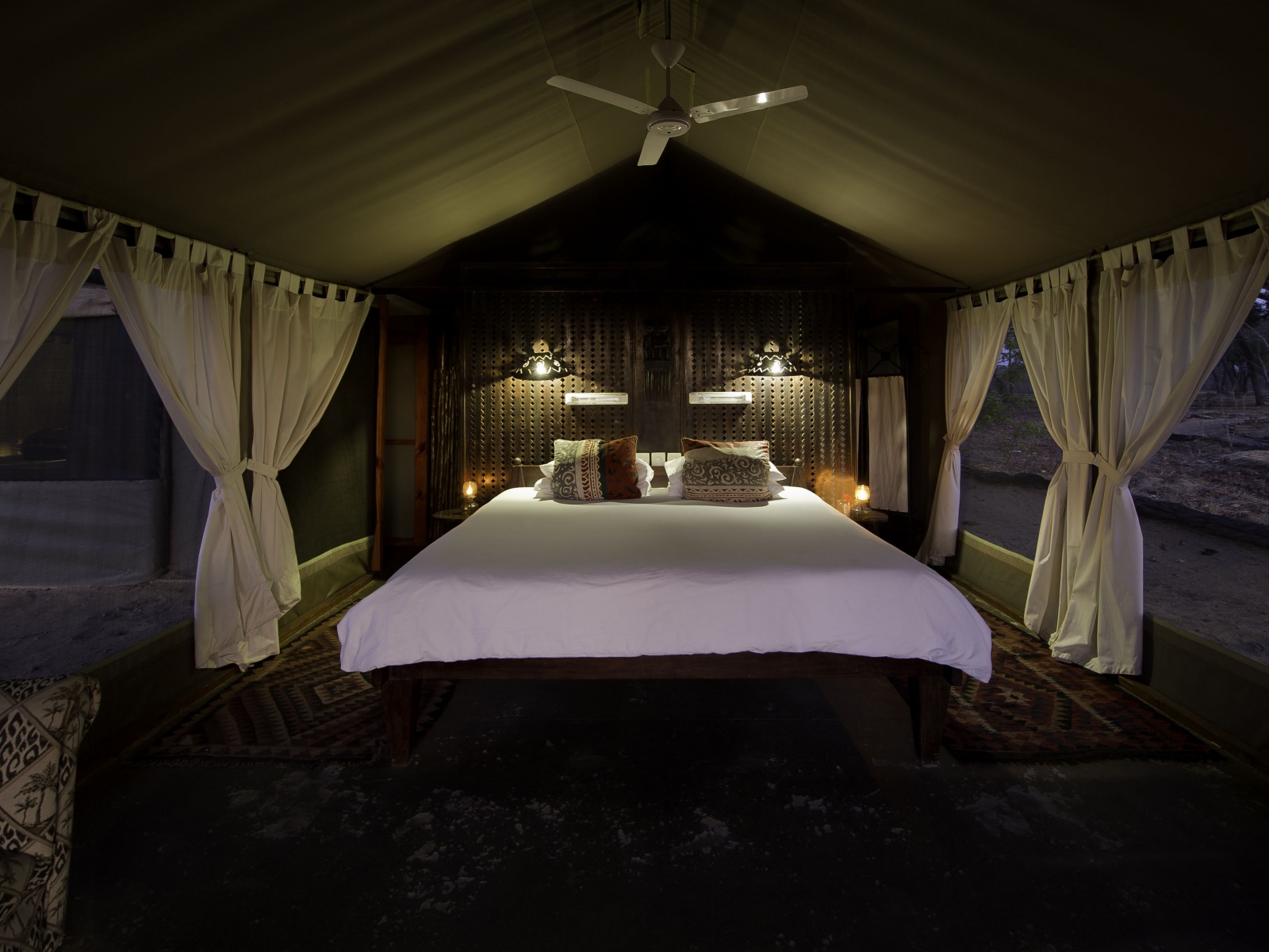 Davison's Camp, Elefanten, Elefantenpopulation, Hwange National Park, Doppelbett, Gästezelt, Ventilator, Wilderness Safaris