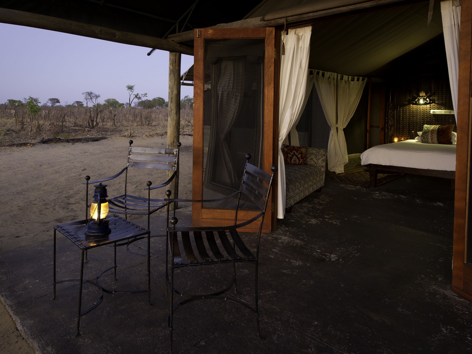 Davison's Camp, Elefanten, Elefantenpopulation, Hwange National Park, Doppelbett, Gästezelt, Veranda, Wilderness Safaris
