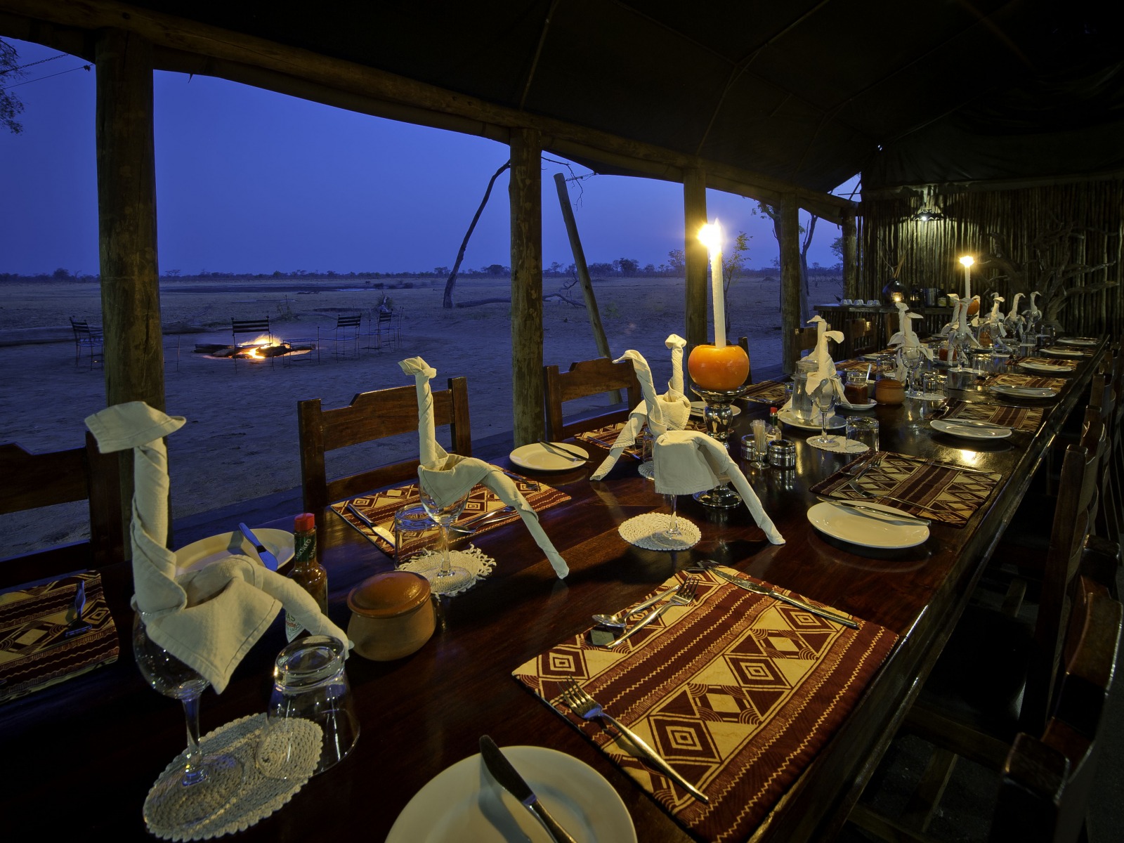 Davison's Camp, Elefanten, Elefantenpopulation, Hwange National Park, Abendessen, Dinner, Dinnerservice, Wilderness Safaris