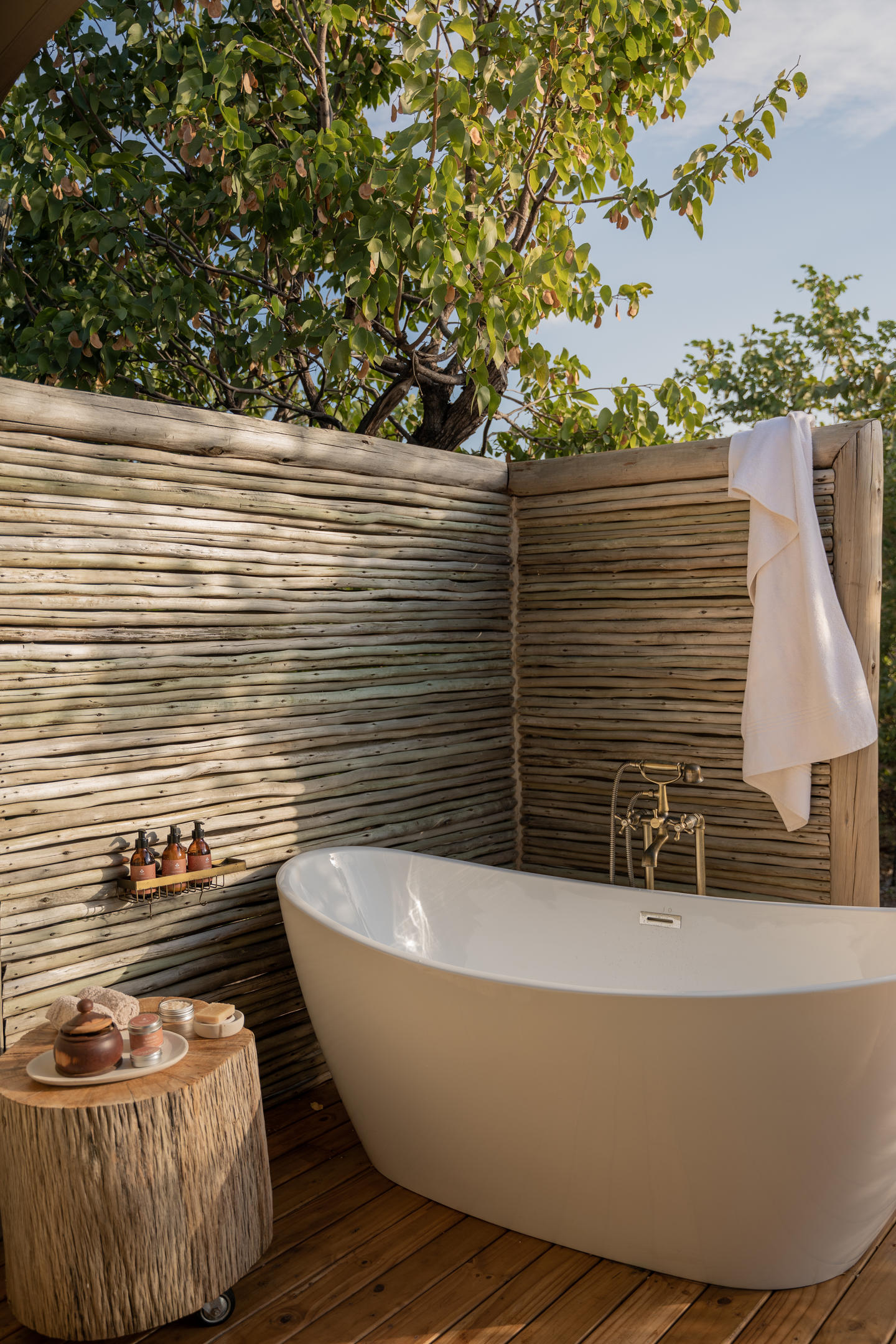 Fothergill Island Luxury Camp: Lake Suite Bad