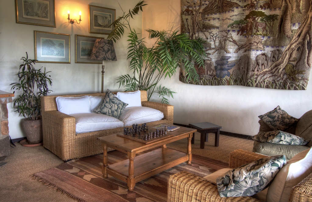Gorges Lodge, Imvelo, Sambesi, Sambesi-Schlucht, Viktoriafälle, Lounge, Sessel, Sofa, Teppich, Batoka Gorge, Dibu Dibu, afrikarma, afrikarma Safaris, afrikarma Wildnis hautnah, afrikarma.de