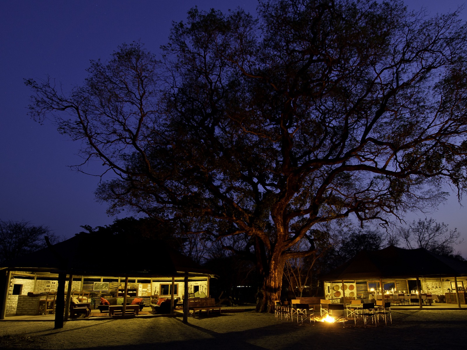 Hwange National Park, Little Makalolo Camp, Log Pile Hide, Mbiza Pan, Ngweshla, Gesamtansicht, Lounge, Loungezelt, Speisezelt, afrikarma, Afrikarma.de, Wilderness Safaris