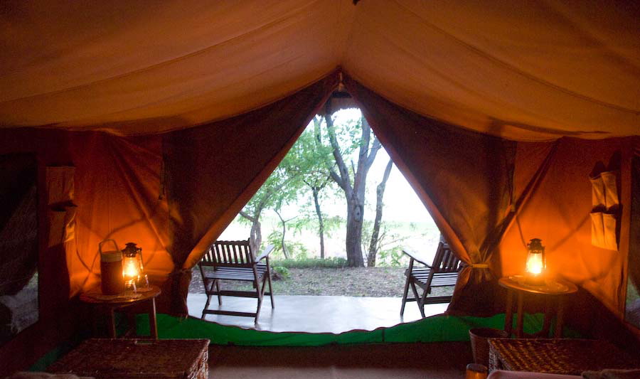 Musango Safari Camp: Gästezelt Lake Kariba, Musango Lodge, Zimbabwe, Kariba-See, Matusadona National Park, Musango Safari Camp, Steve Edwards, Gästezelt, Öllampen, Regie-Sessel, Karibasee