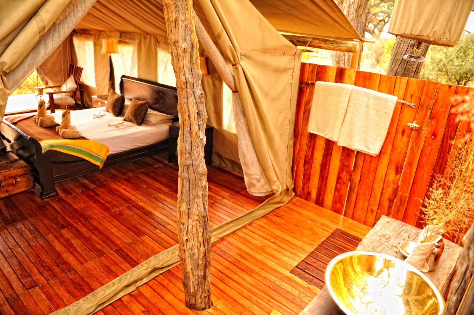 Bad, Bucket Shower, Dusche, Elefanten, Gästezelt, Hwange National Park, Outdoor Bad, Somalisa, Somalisa Camp, Waschbecken, African Bush Camps, Beks Ndlovu