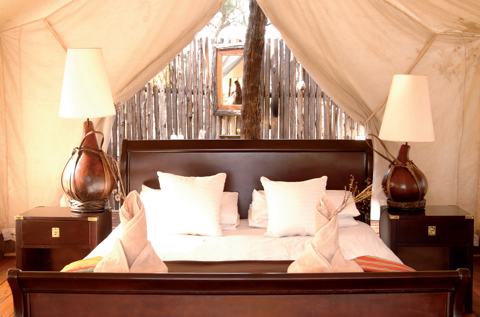Doppelbett, Elefanten, Gästebett, Gästezelt, Hwange National Park, Somalisa, Somalisa Camp, African Bush Camps, Beks Ndlovu