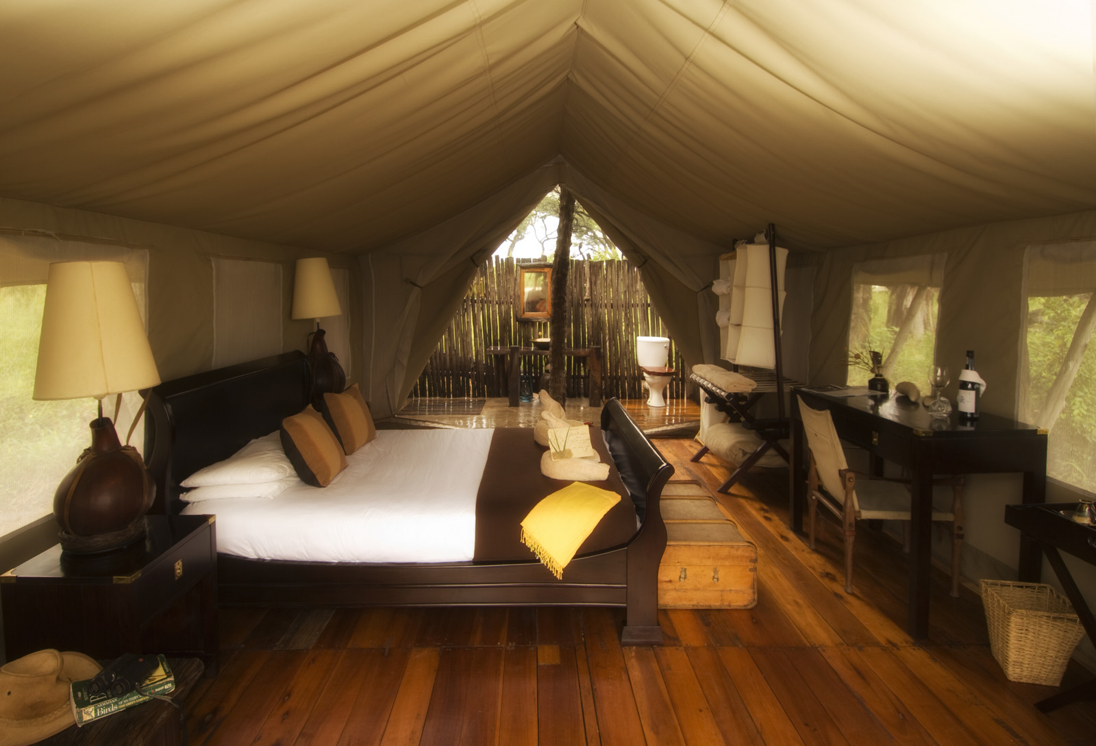 Doppelbett, Elefanten, Gästebett, Gästezelt, Hwange National Park, Somalisa, Somalisa Camp, African Bush Camps, Beks Ndlovu