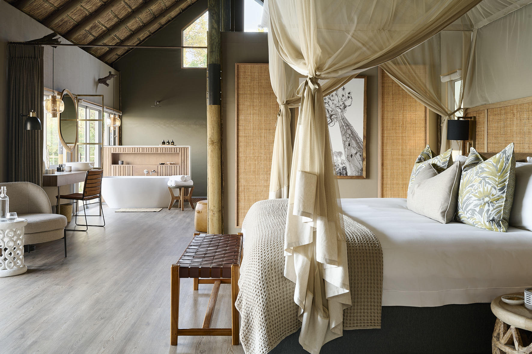 Victoria Falls Rapid View Villa: Das Hauptschlafzimmer mit offenem Grundriss Victoria Falls Rapid View Villa: Das Hauptschlafzimmer mit offenem Grundriss