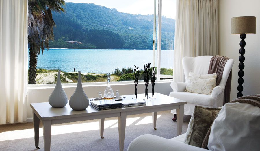 Afrikarma, Afrikarma Safaris, Afrikarma Safaris.Wildnis.Hautnah, Afrikarma.de, Leisure Isle Lodge, Aussicht, Dekoration, Lampen, Landschaft, Sessel, Sofa, Tisch