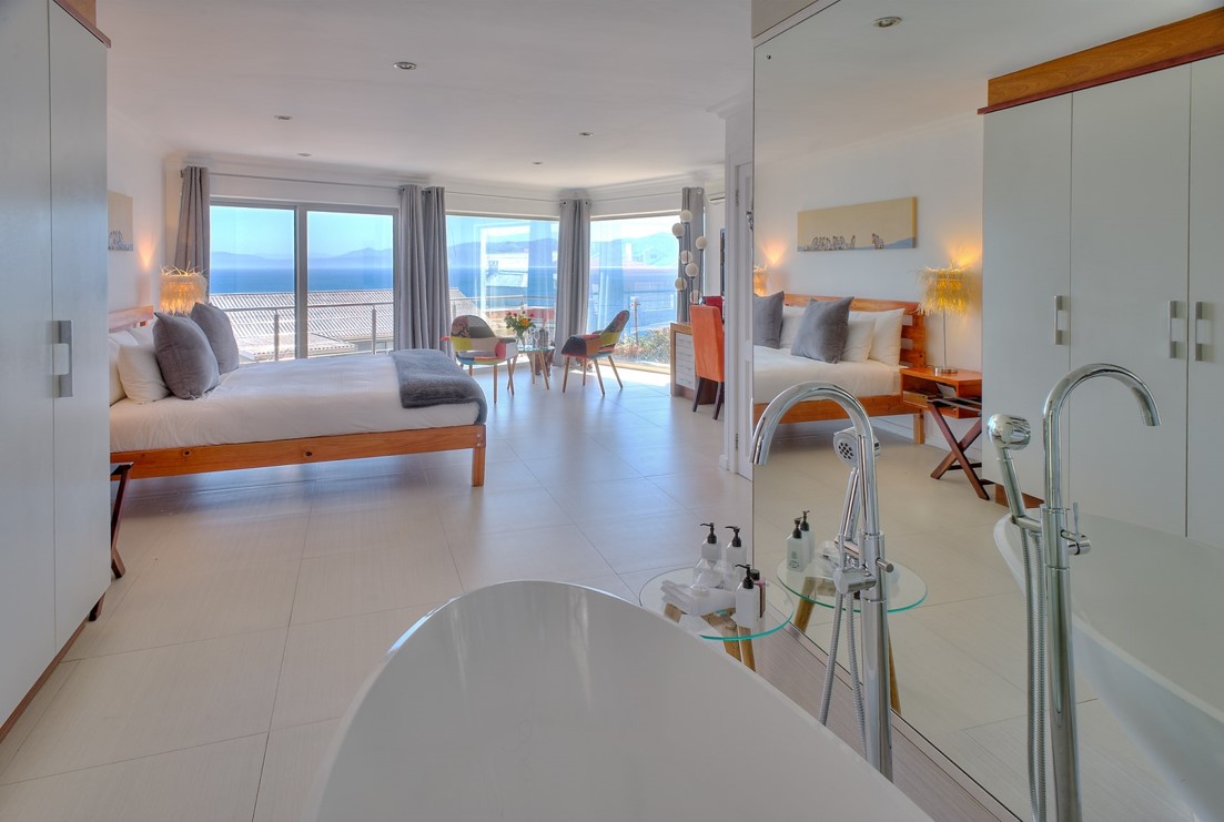 De Kelders, Sea Star Lodge, Whale Watching, Gästebad, Suite, Afrikarma, Afrikarma Safaris, Afrikarma Safaris. Wildnis. Hautnah., Afrikarma.de