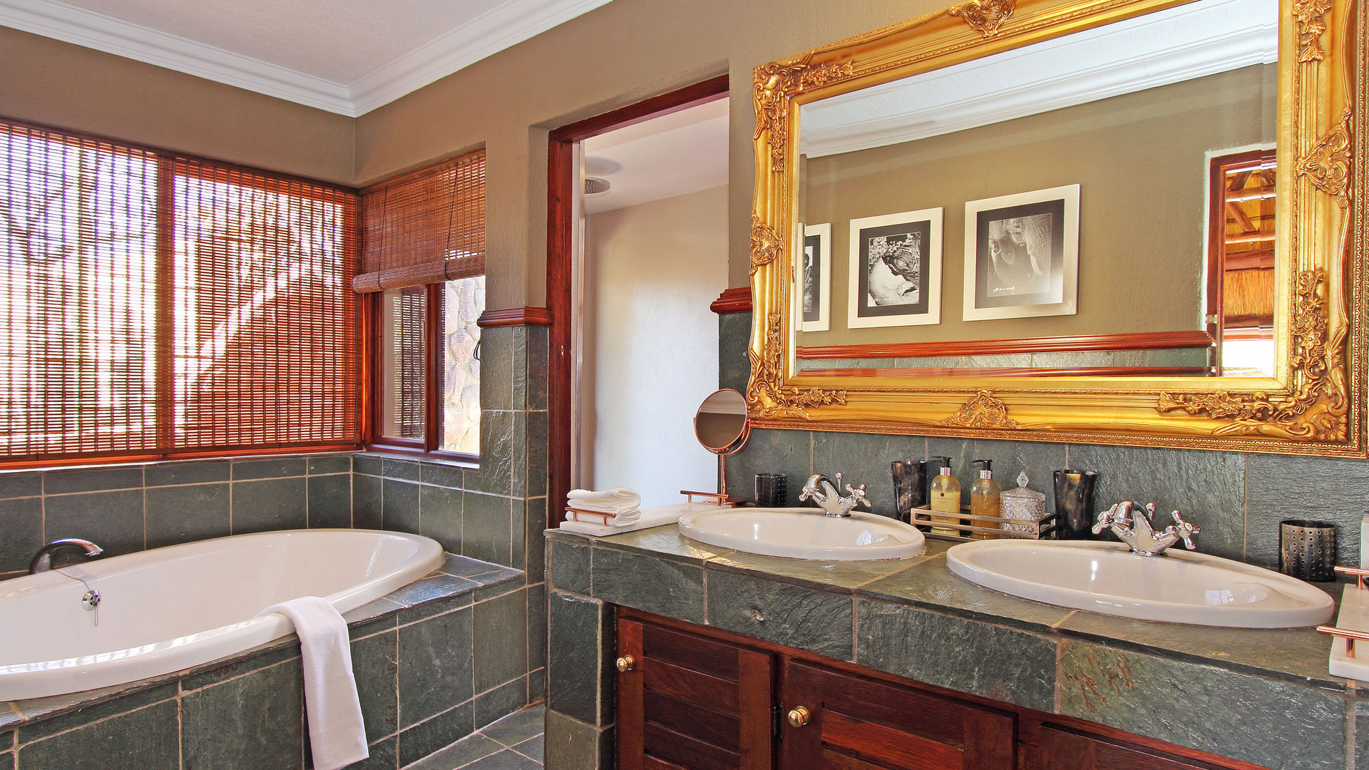 Camp Ndlovu, Luxus Camp, Luxus Safari, Safari, Welgevonden Game Reserve, Gästeunterkünfte, Gästeunterkünfte neu, Badezimmer, Afrikarma, Afrikarma Safaris, Afrikarma Safaris - Wildnis. Hautnah., afrikarma.de