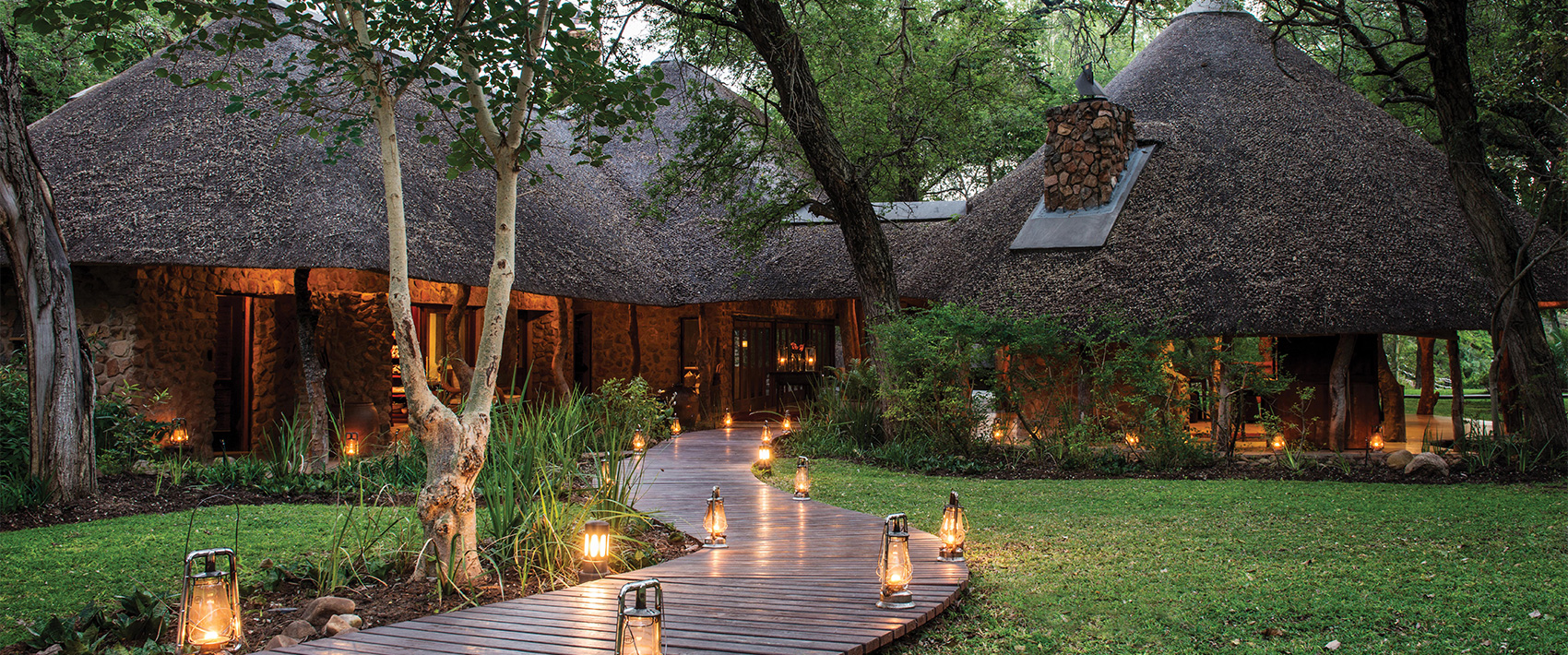 Afrikarma, Afrikarma Safaris, Afrikarma Safaris – Wildnis. Hautnah., afrikarma.de, Big 5, Boma, Hauptgebäude, Dulini Lodge, Dulini Private Game Reserve, Kruger National Park, Mabrak River, Sabi Sands Game Reserve, Südafrika, Gesamtansicht