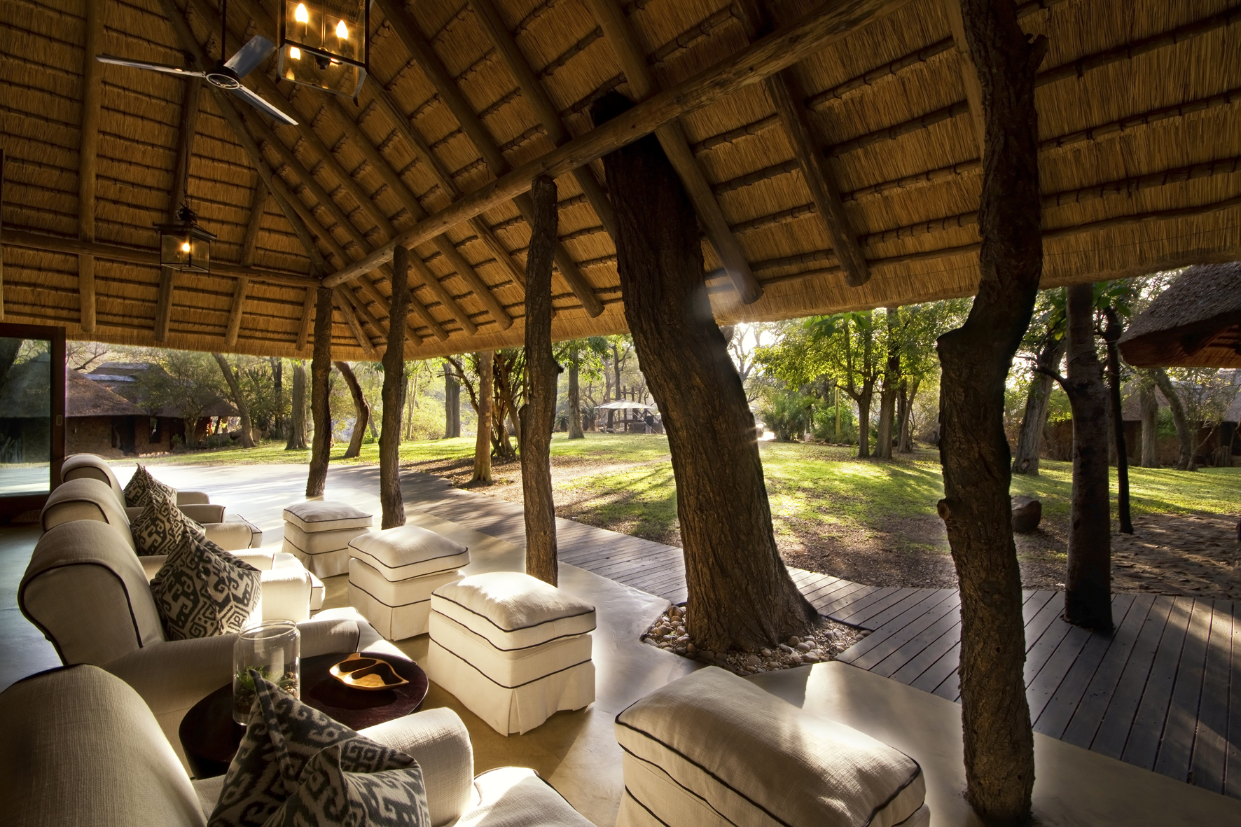 Big 5, Dulini Lodge, Dulini Private Game Reserve, Kruger National Park, Mabrak River, Sabi Sands Game Reserve, Südafrika, Lounge, Sessel, Zentrale Einrichtungen, Afrikarma, Afrikarma Safaris, Afrikarma Safaris – Wildnis. Hautnah., afrikarma.de