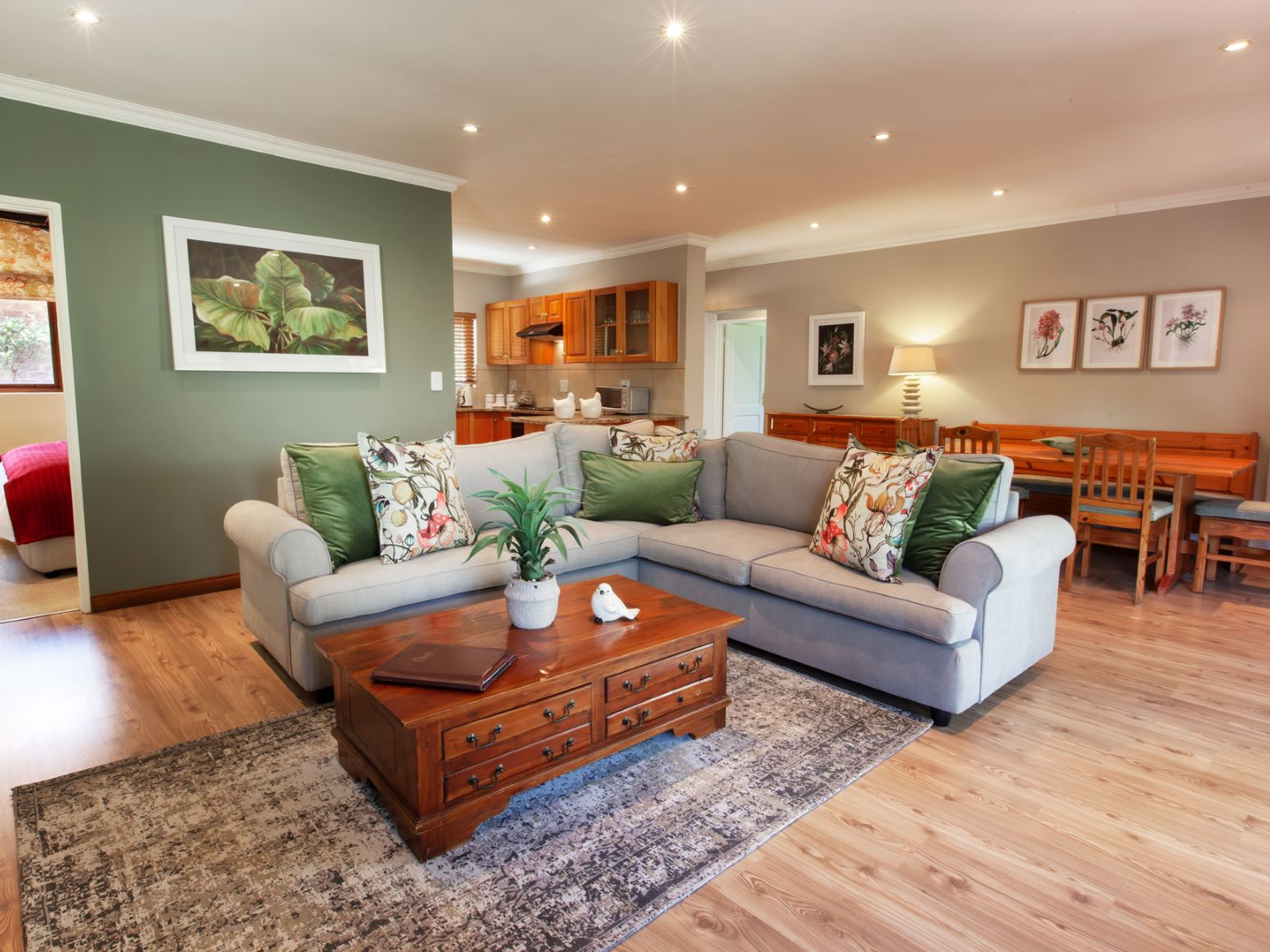 Oliver's: Family House